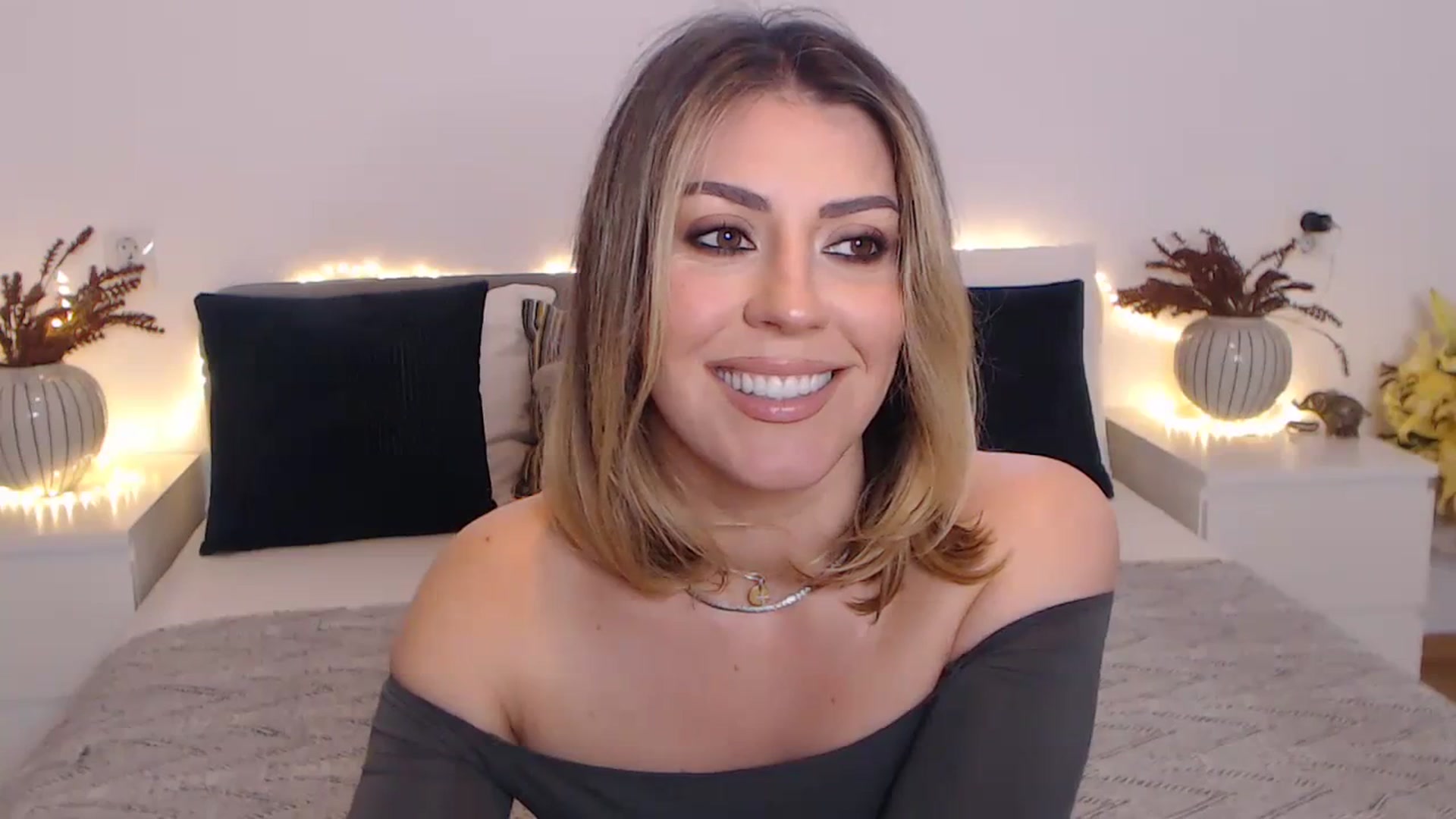 Gallery image thumbnail from BlueStocking's myfreecams stream on, 12/08/2023, 13:45 image 16 of 20