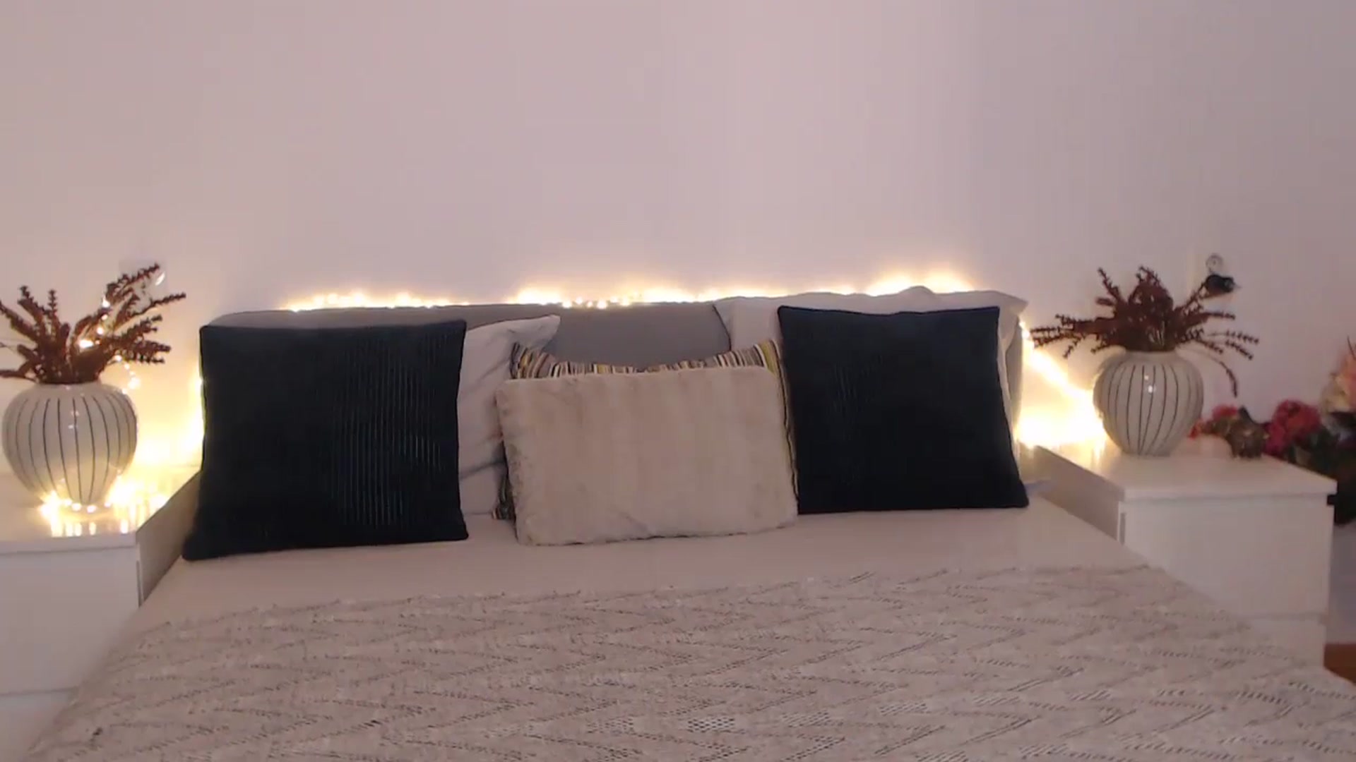 Gallery image thumbnail from BlueStocking's myfreecams stream on, 12/15/2023, 15:17 image 12 of 20