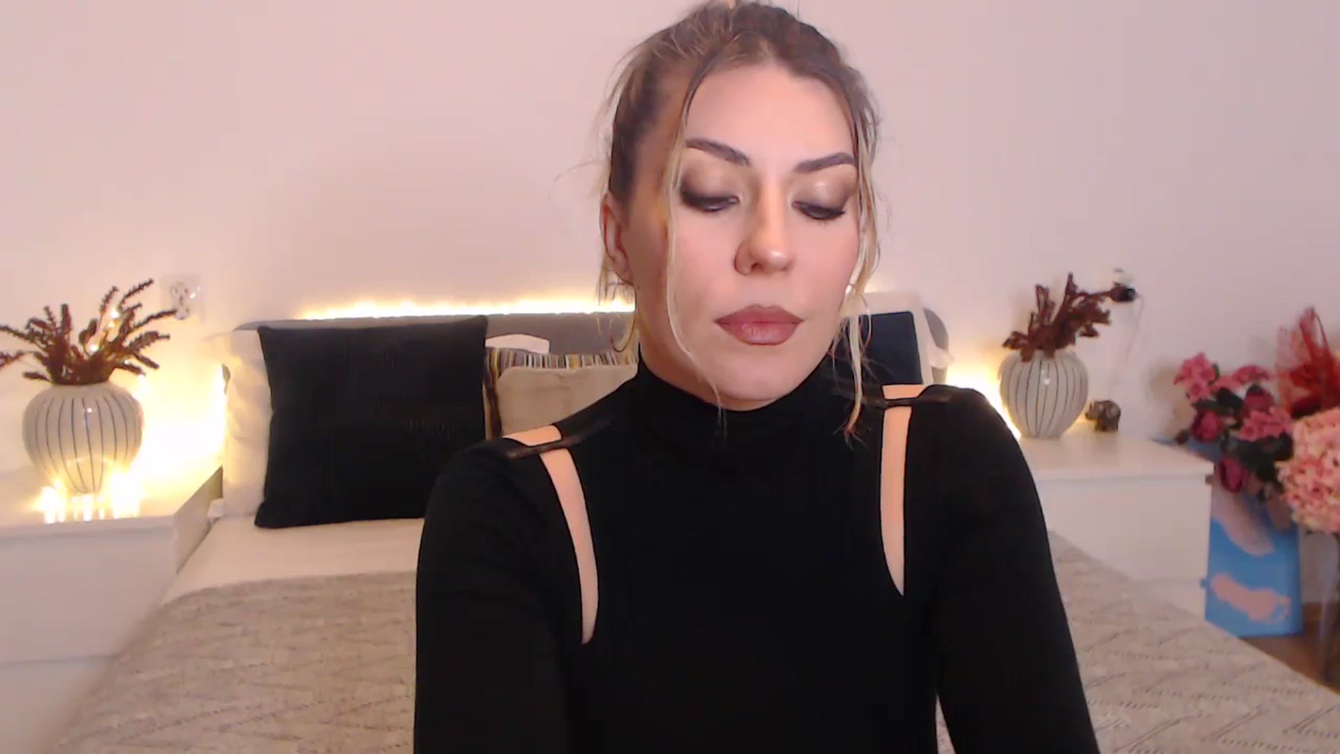 Gallery image thumbnail from BlueStocking's myfreecams stream on, 01/22/2024, 15:19 image 8 of 20