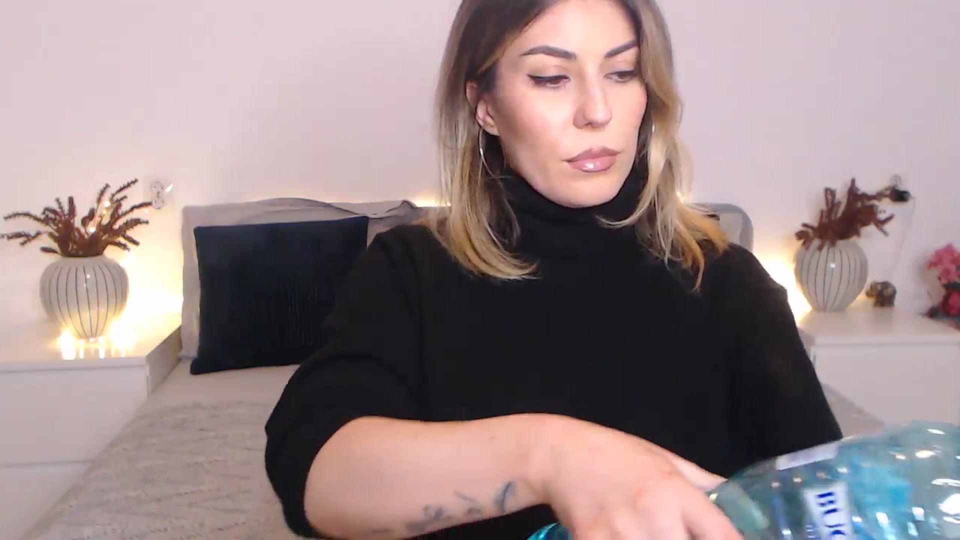 Gallery image thumbnail from BlueStocking's myfreecams stream on, 01/26/2024, 18:14 image 18 of 20