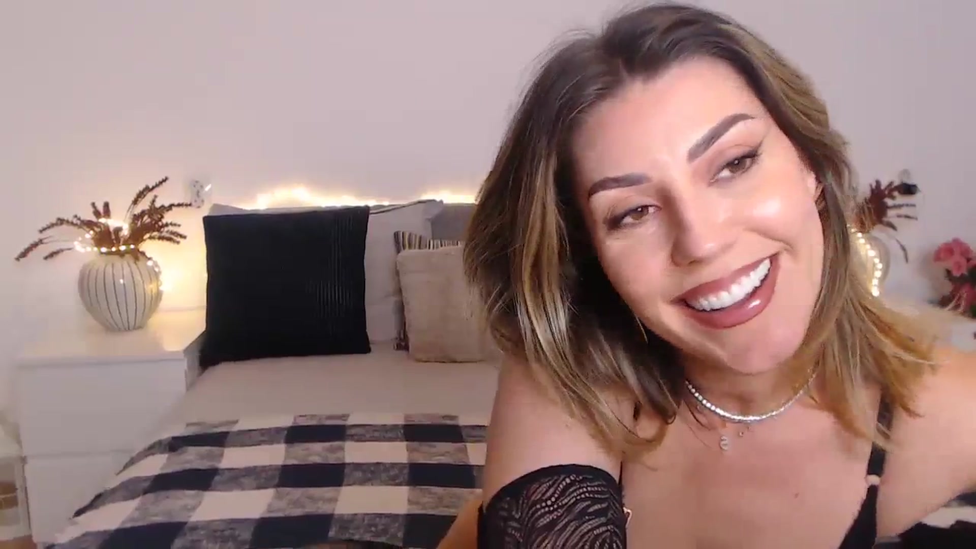 Gallery image thumbnail from BlueStocking's myfreecams stream on, 02/02/2024, 21:45 image 10 of 20