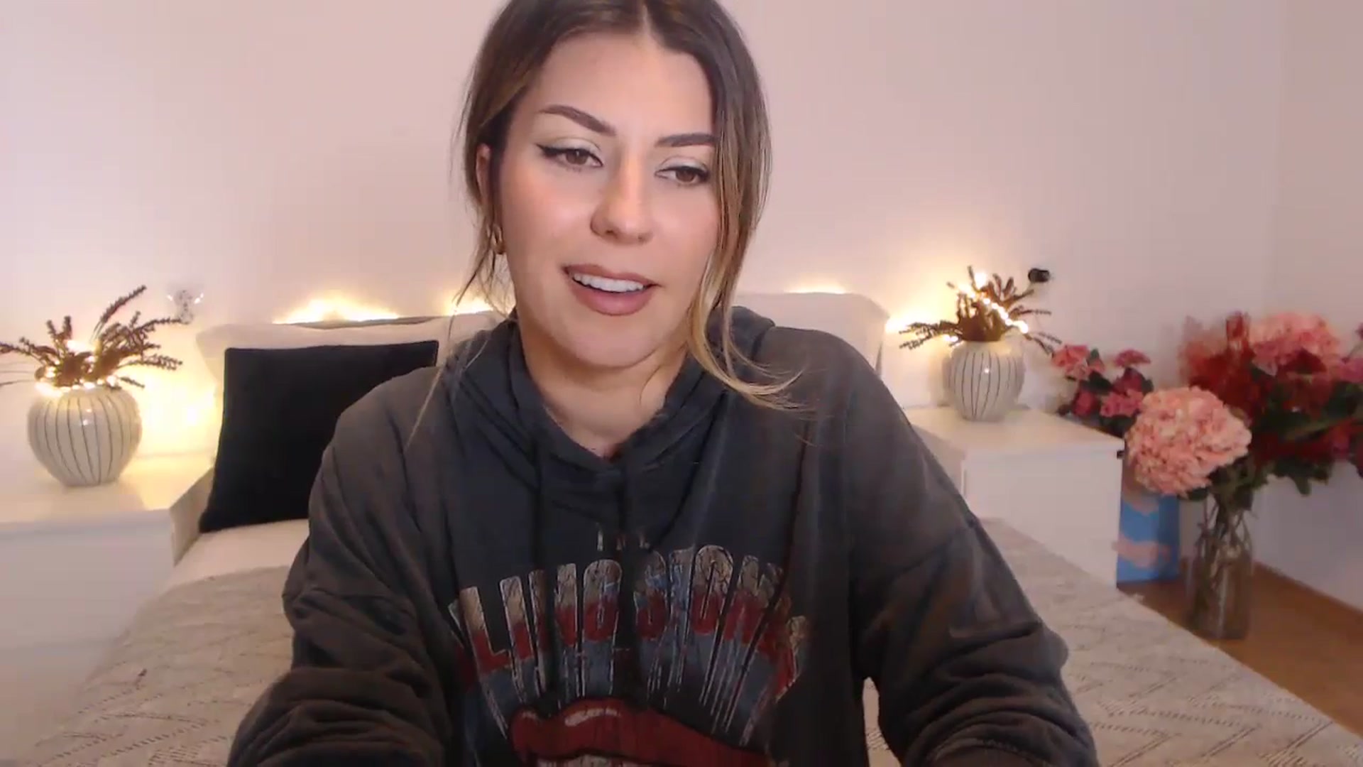 Gallery image thumbnail from BlueStocking's myfreecams stream on, 02/12/2024, 14:00 image 6 of 20