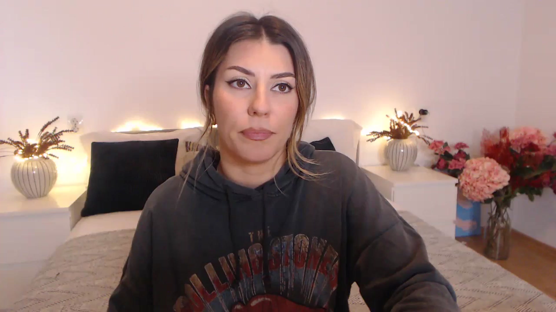 Gallery image thumbnail from BlueStocking's myfreecams stream on, 02/12/2024, 14:00 image 13 of 20