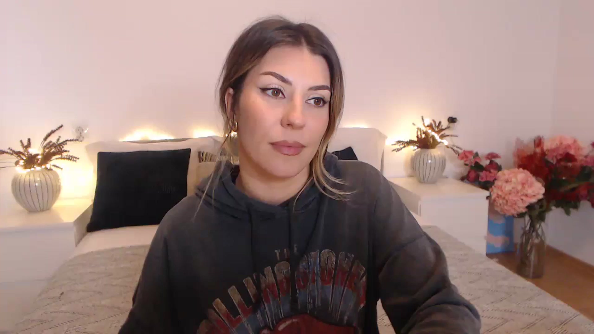 Gallery image thumbnail from BlueStocking's myfreecams stream on, 02/12/2024, 14:00 image 14 of 20