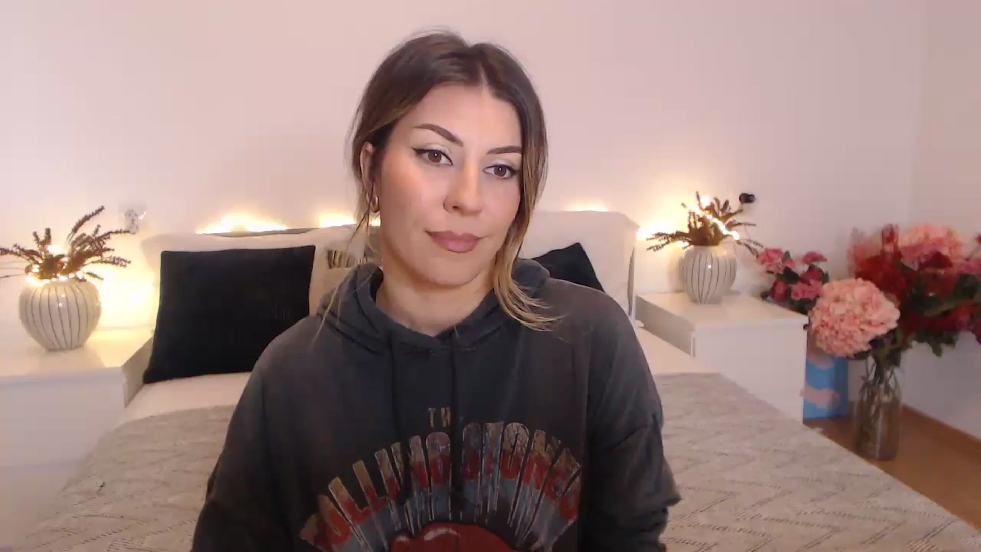 Gallery image thumbnail from BlueStocking's myfreecams stream on, 02/12/2024, 14:00 image 15 of 20