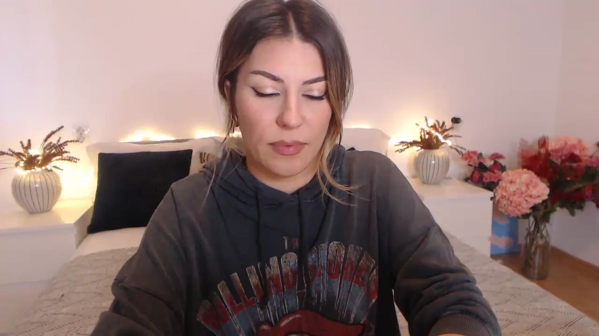 Gallery image thumbnail from BlueStocking's myfreecams stream on, 02/12/2024, 14:00 image 19 of 20