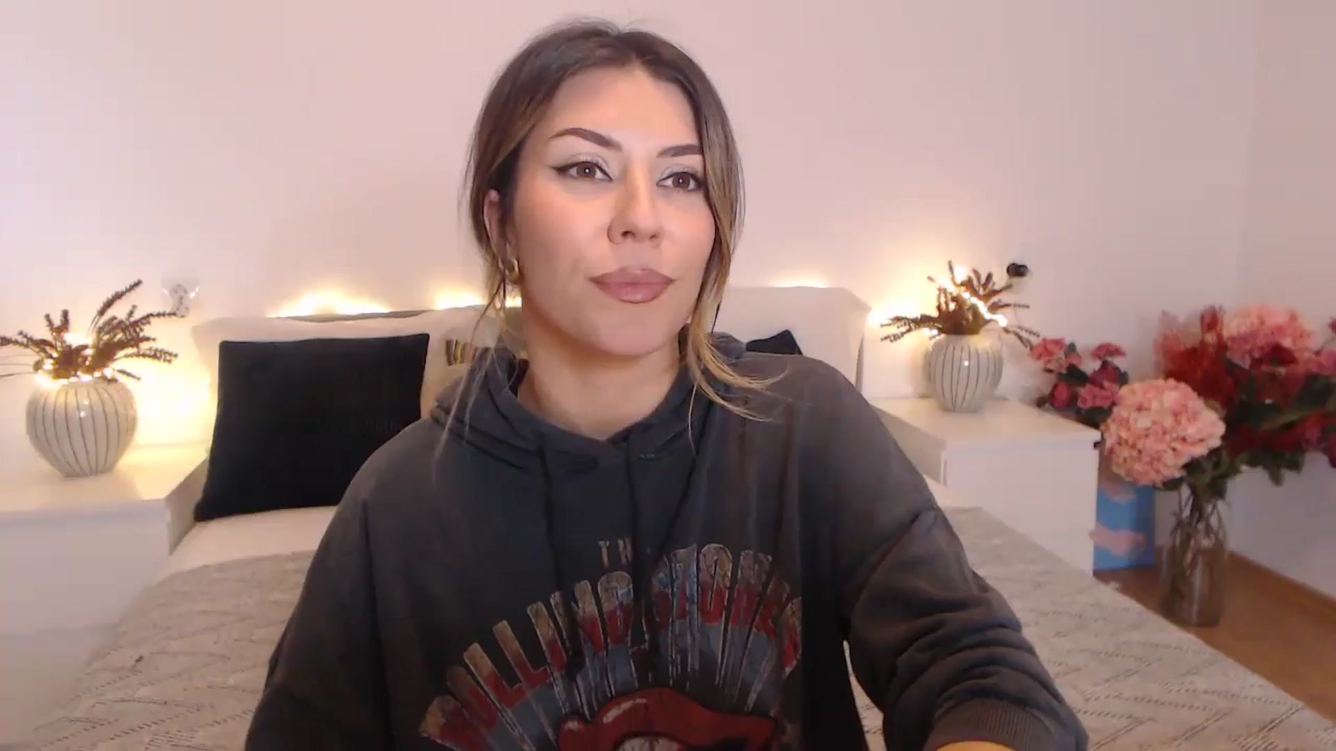 Gallery image thumbnail from BlueStocking's myfreecams stream on, 02/12/2024, 14:00 image 18 of 20