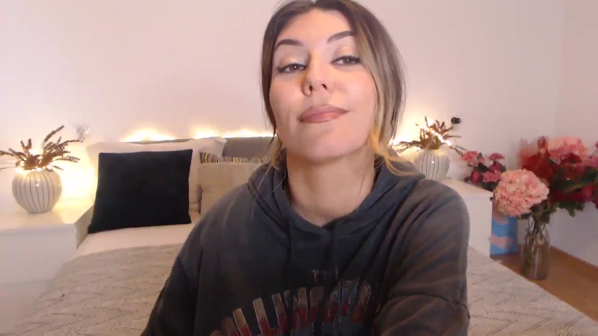 Gallery image thumbnail from BlueStocking's myfreecams stream on, 02/12/2024, 14:00 image 10 of 20