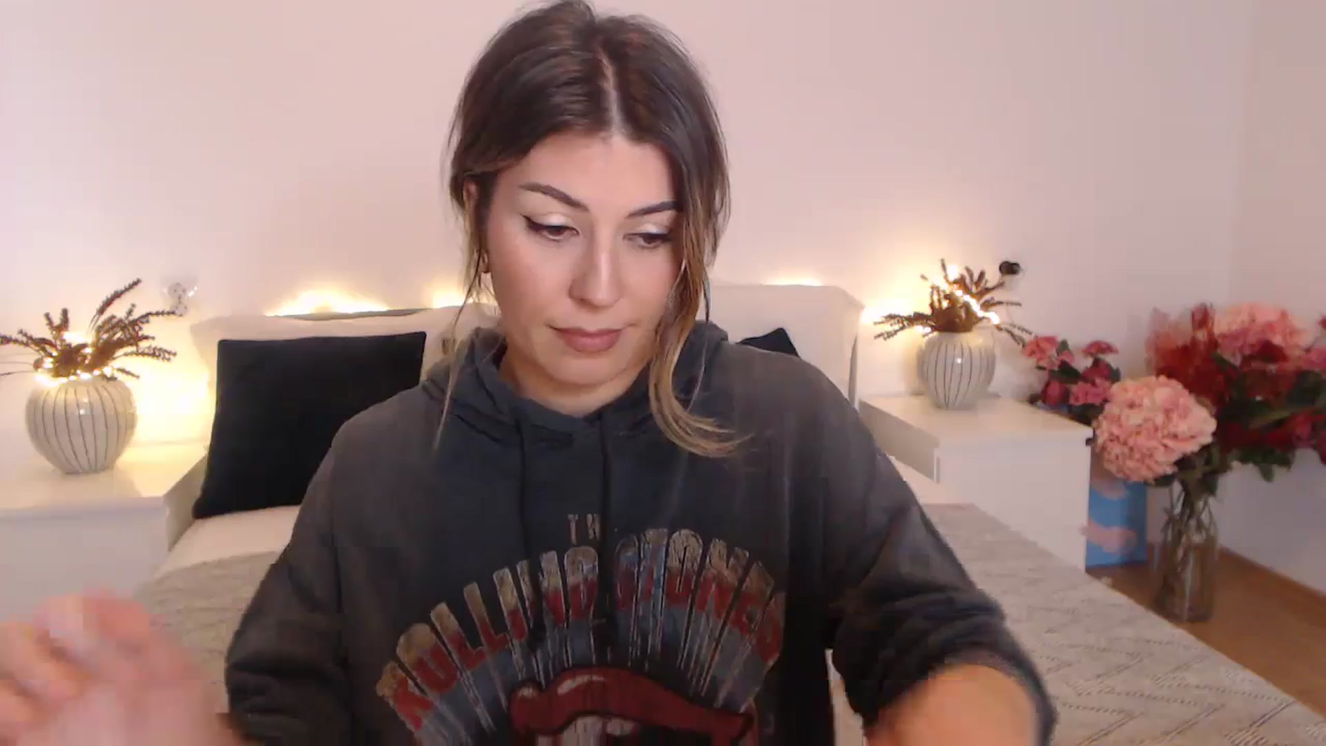 Gallery image thumbnail from BlueStocking's myfreecams stream on, 02/12/2024, 14:00 image 16 of 20