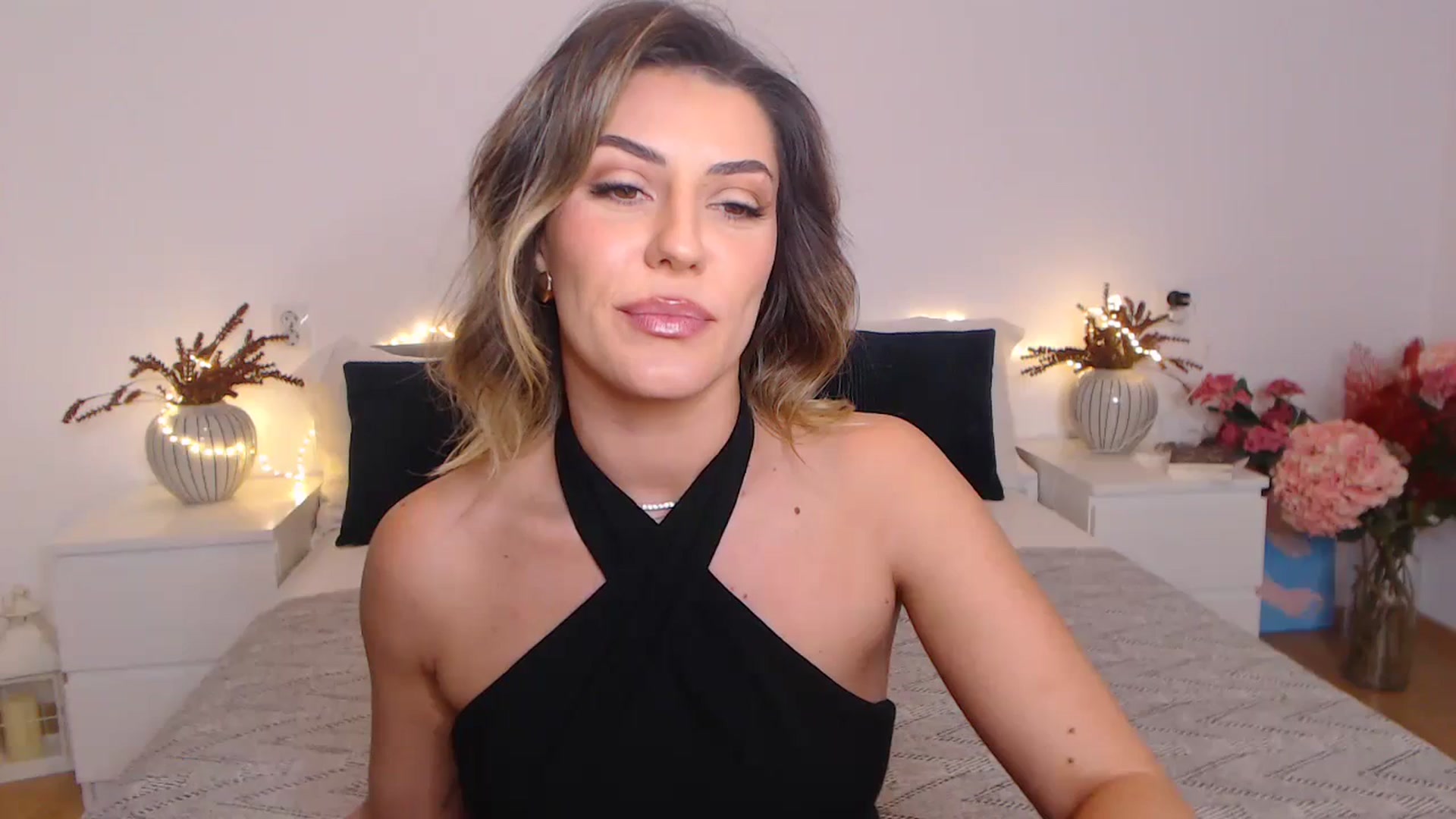 Gallery image thumbnail from BlueStocking's myfreecams stream on, 02/13/2024, 19:51 image 3 of 20