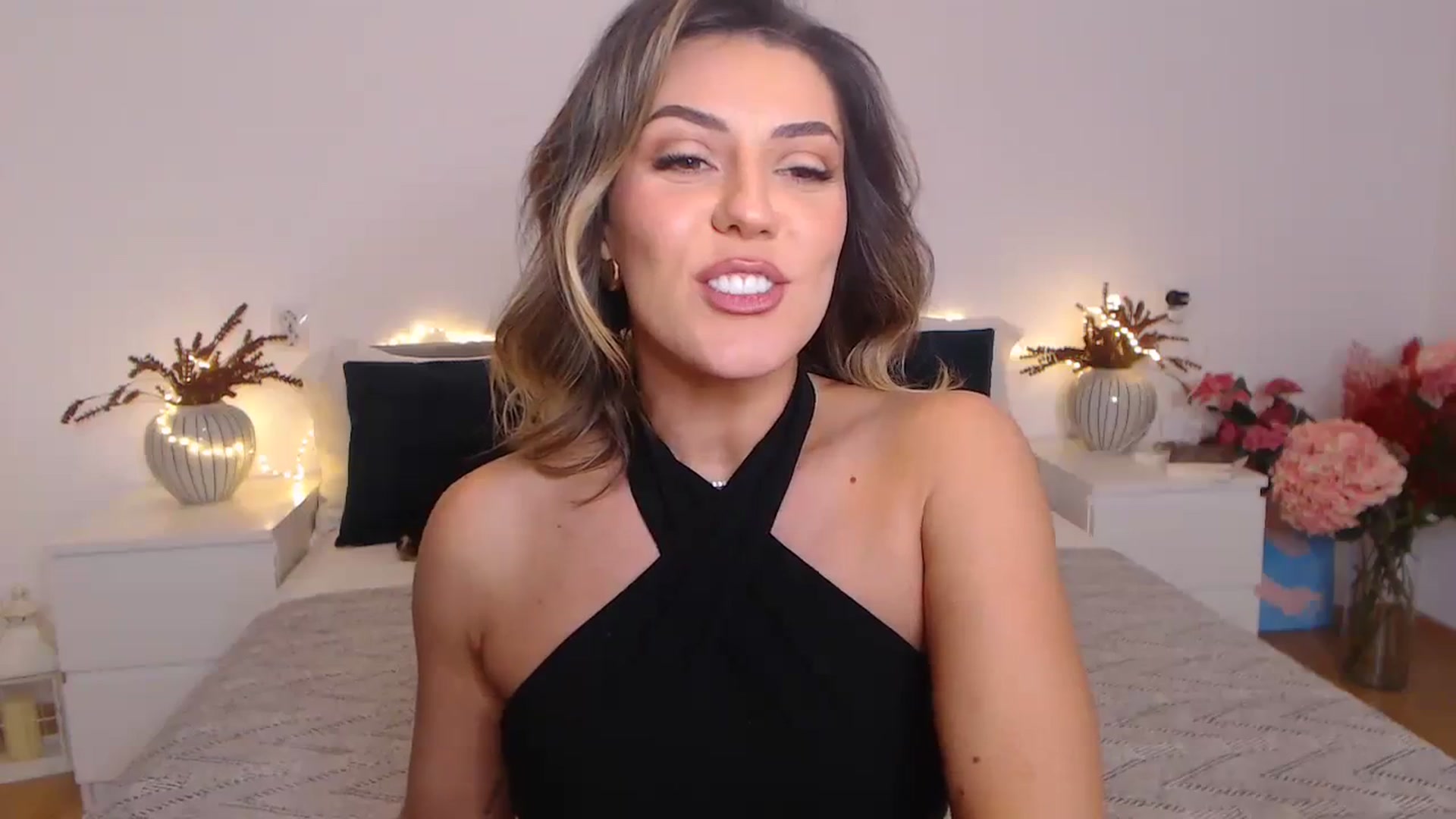 Gallery image thumbnail from BlueStocking's myfreecams stream on, 02/13/2024, 20:26 image 16 of 20