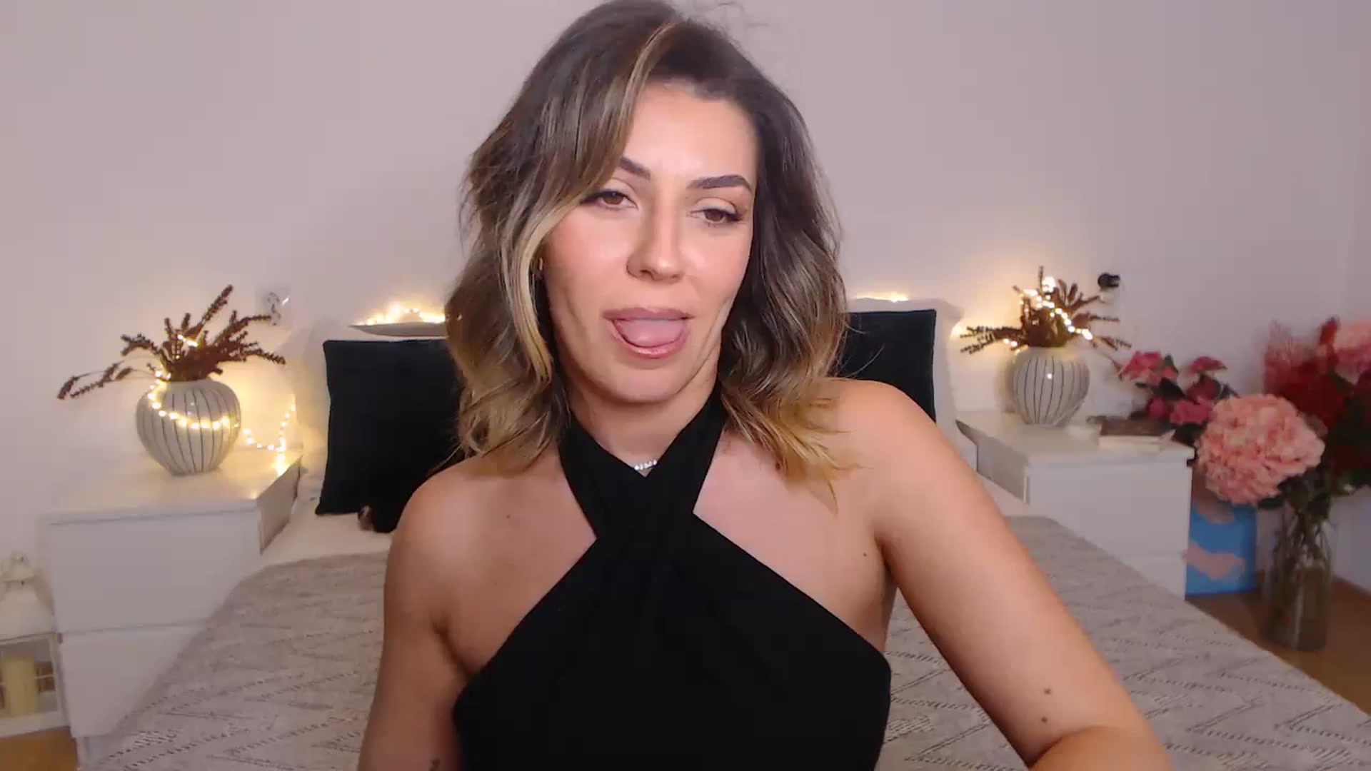 Gallery image thumbnail from BlueStocking's myfreecams stream on, 02/13/2024, 20:26 image 19 of 20