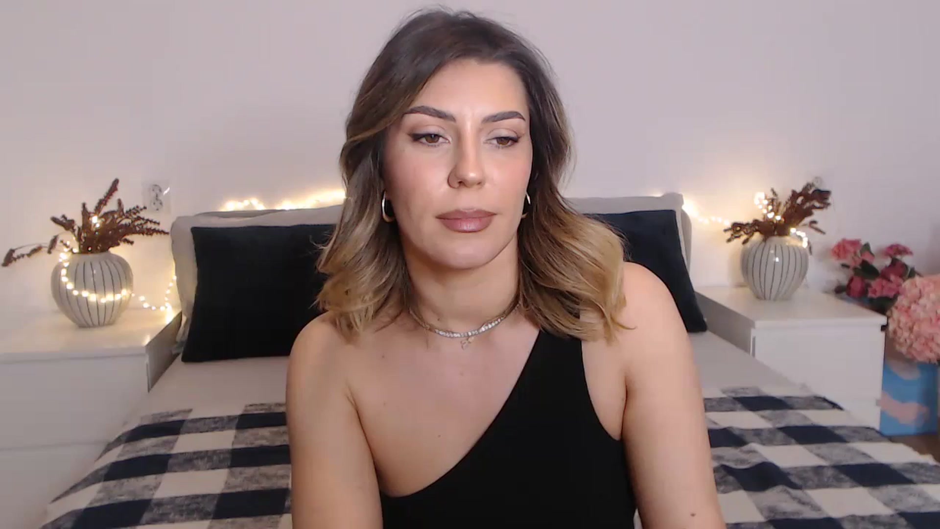 Gallery image thumbnail from BlueStocking's myfreecams stream on, 02/16/2024, 16:17 image 1 of 20