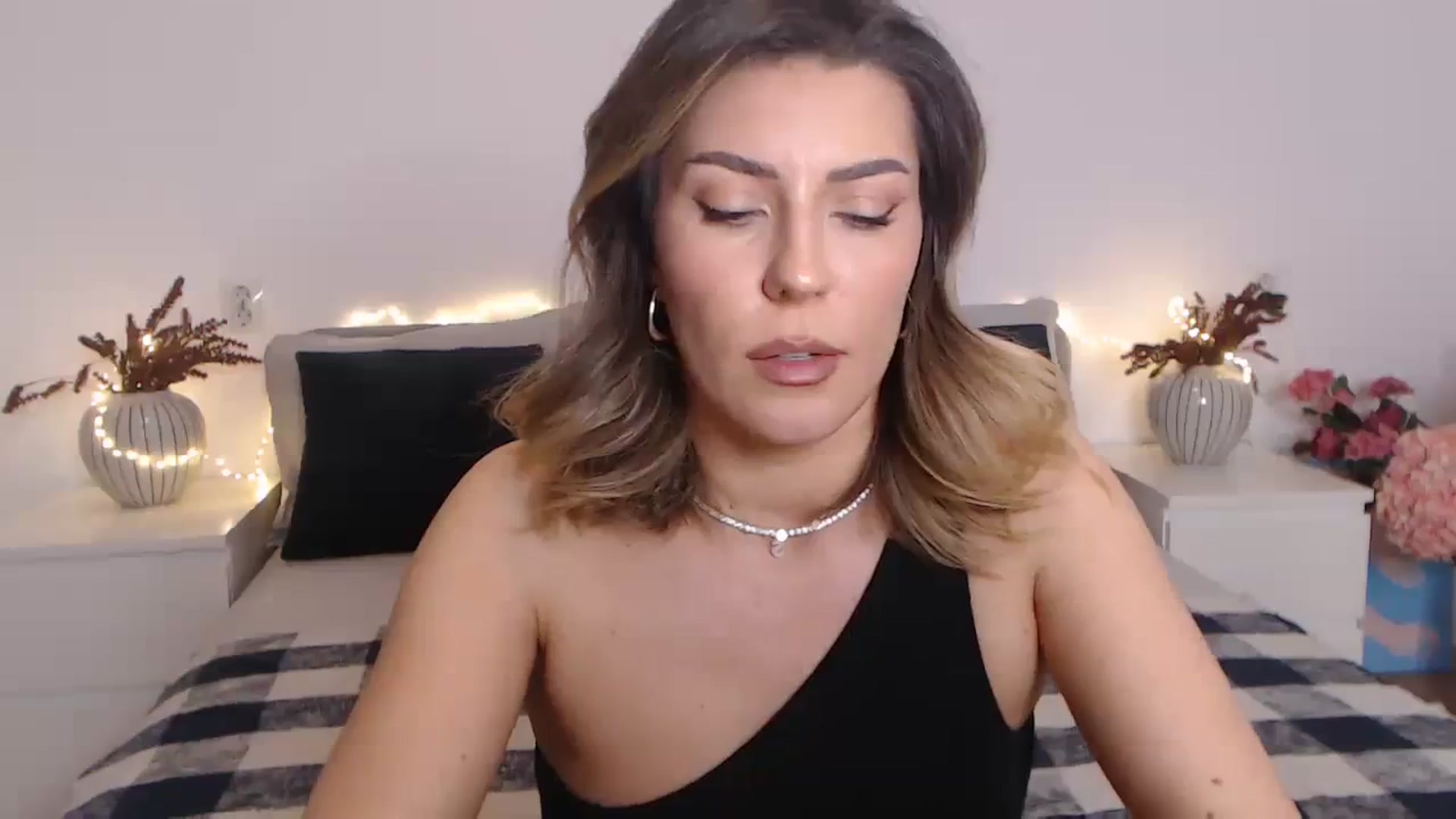 Gallery image thumbnail from BlueStocking's myfreecams stream on, 02/16/2024, 16:17 image 14 of 20
