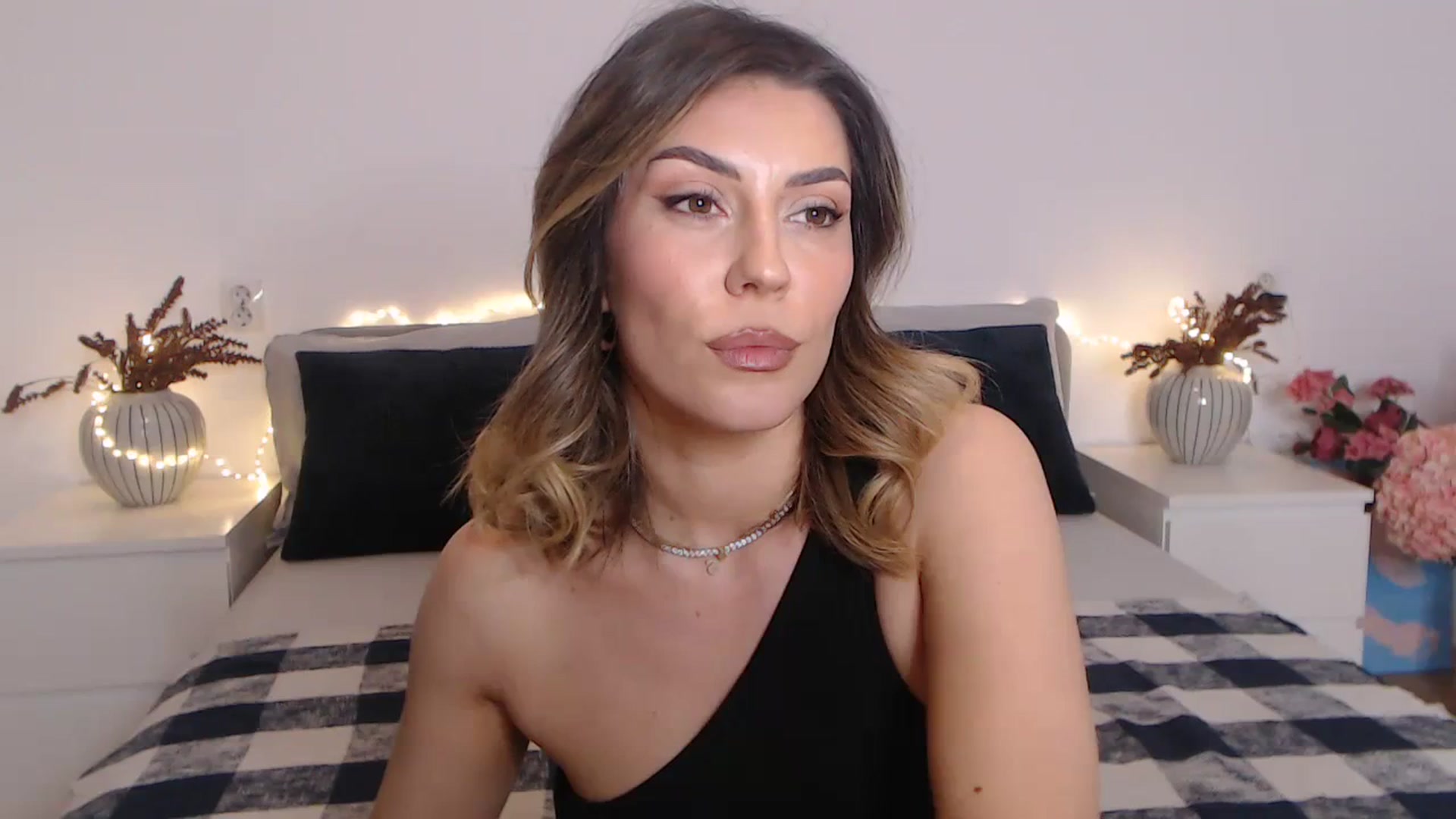 Gallery image thumbnail from BlueStocking's myfreecams stream on, 02/16/2024, 16:17 image 8 of 20