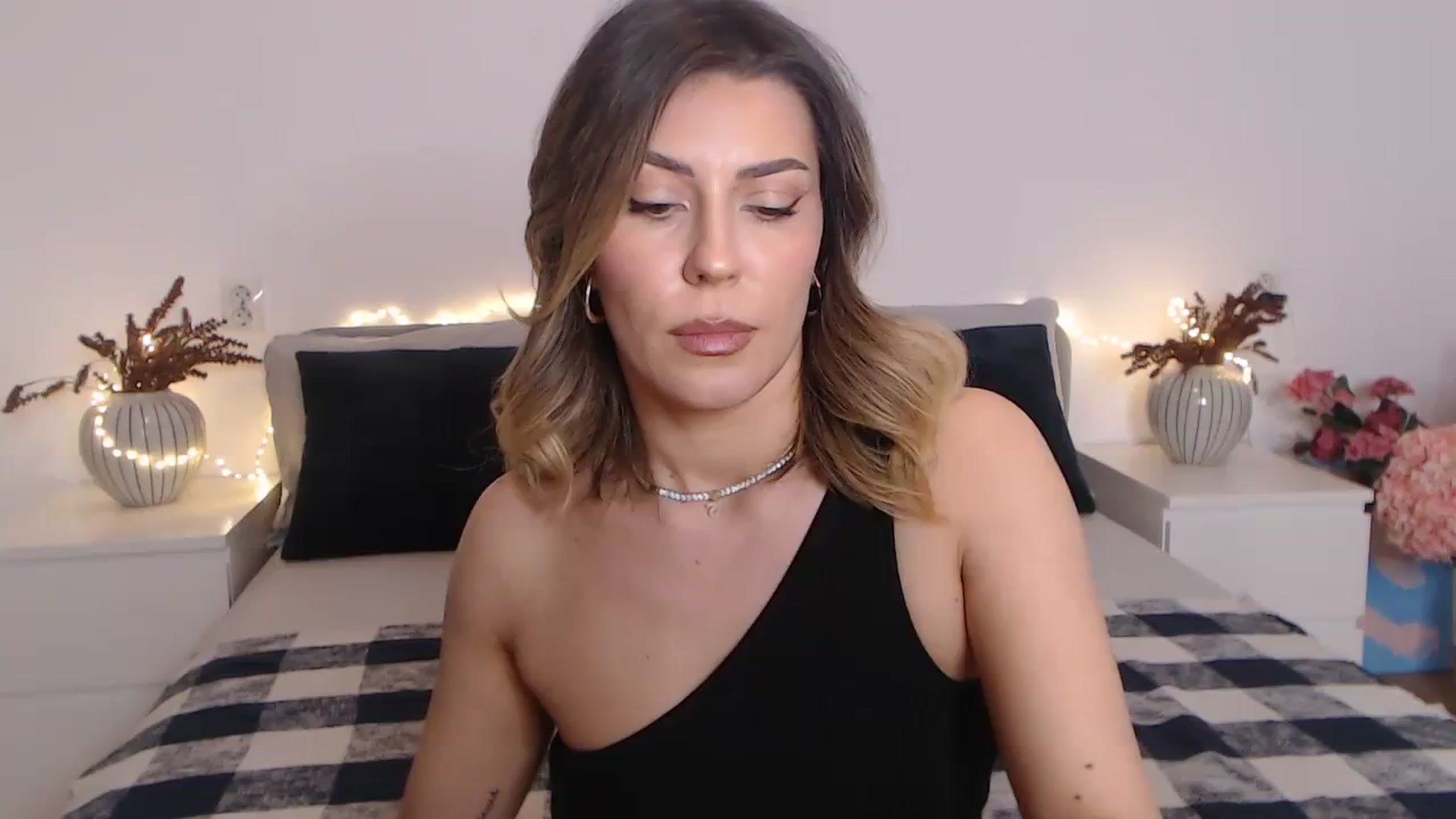 Gallery image thumbnail from BlueStocking's myfreecams stream on, 02/16/2024, 16:17 image 5 of 20