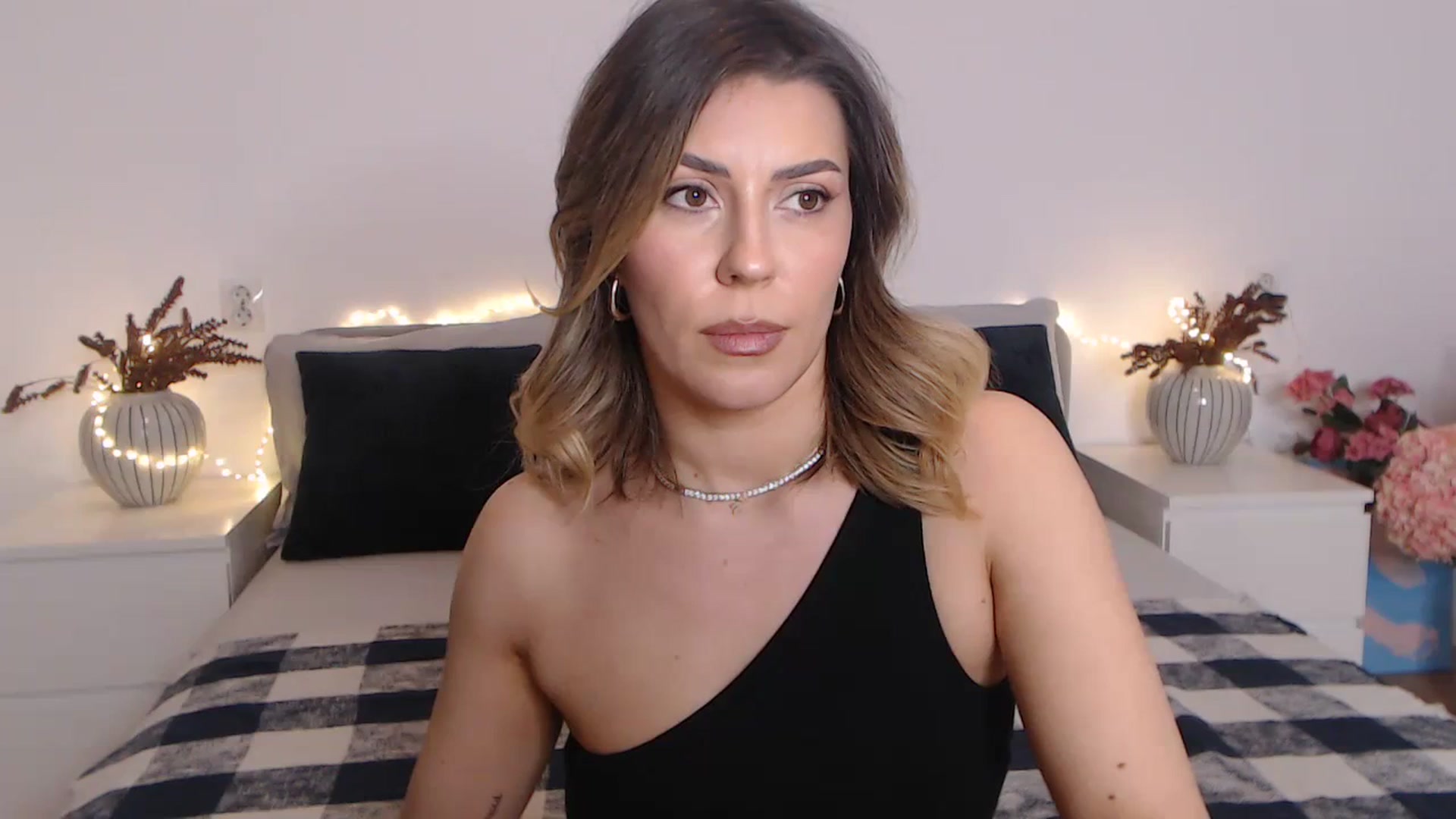 Gallery image thumbnail from BlueStocking's myfreecams stream on, 02/16/2024, 16:17 image 4 of 20