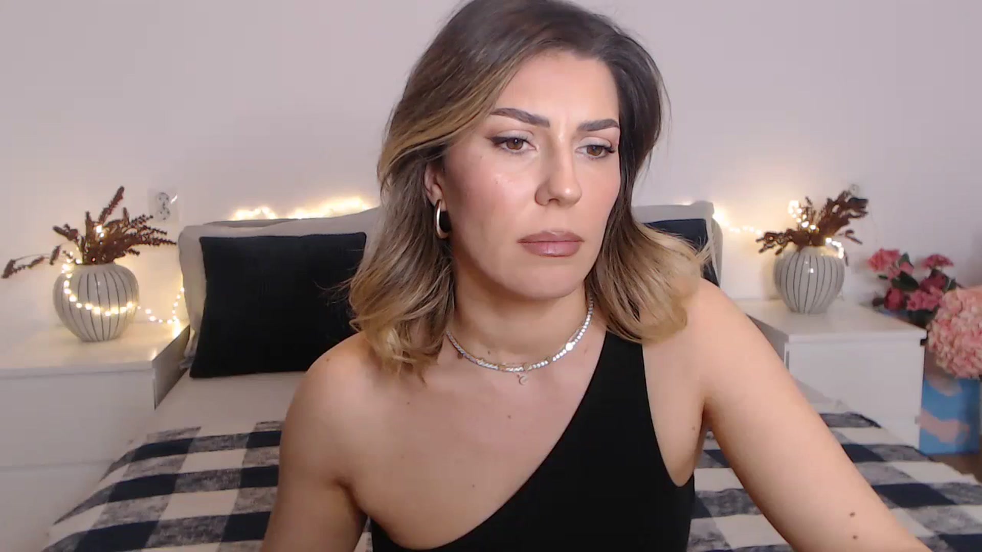 Gallery image thumbnail from BlueStocking's myfreecams stream on, 02/16/2024, 16:17 image 19 of 20