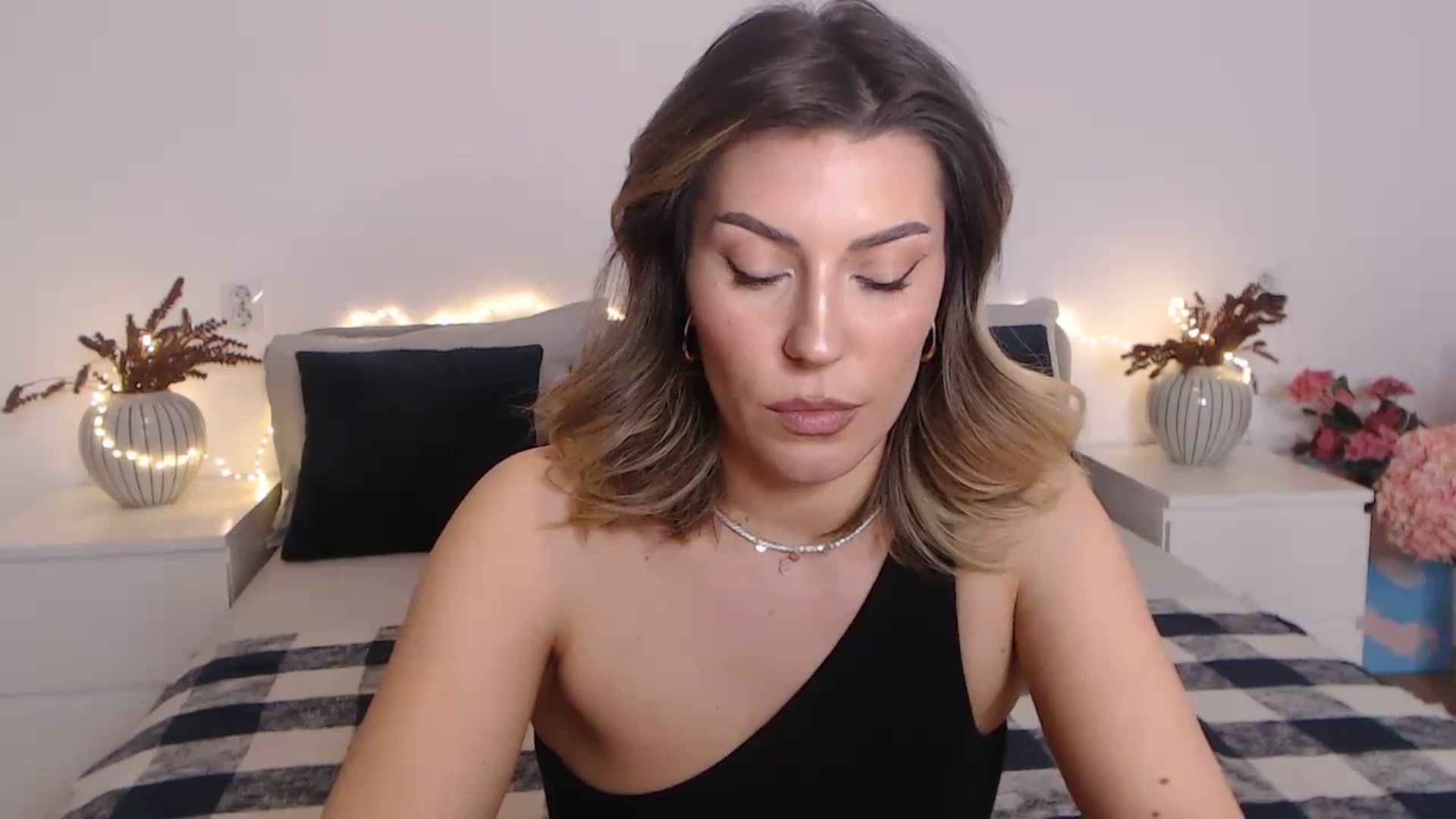 Gallery image thumbnail from BlueStocking's myfreecams stream on, 02/16/2024, 16:17 image 13 of 20
