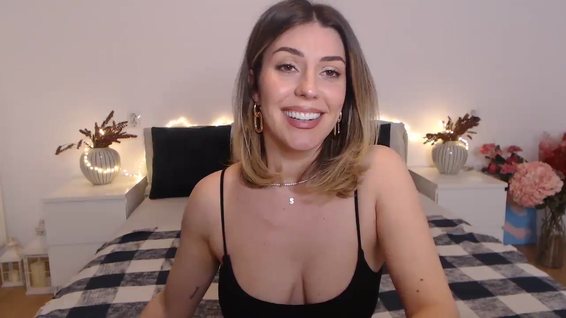 Gallery image thumbnail from BlueStocking's myfreecams stream on, 02/19/2024, 19:53 image 8 of 20