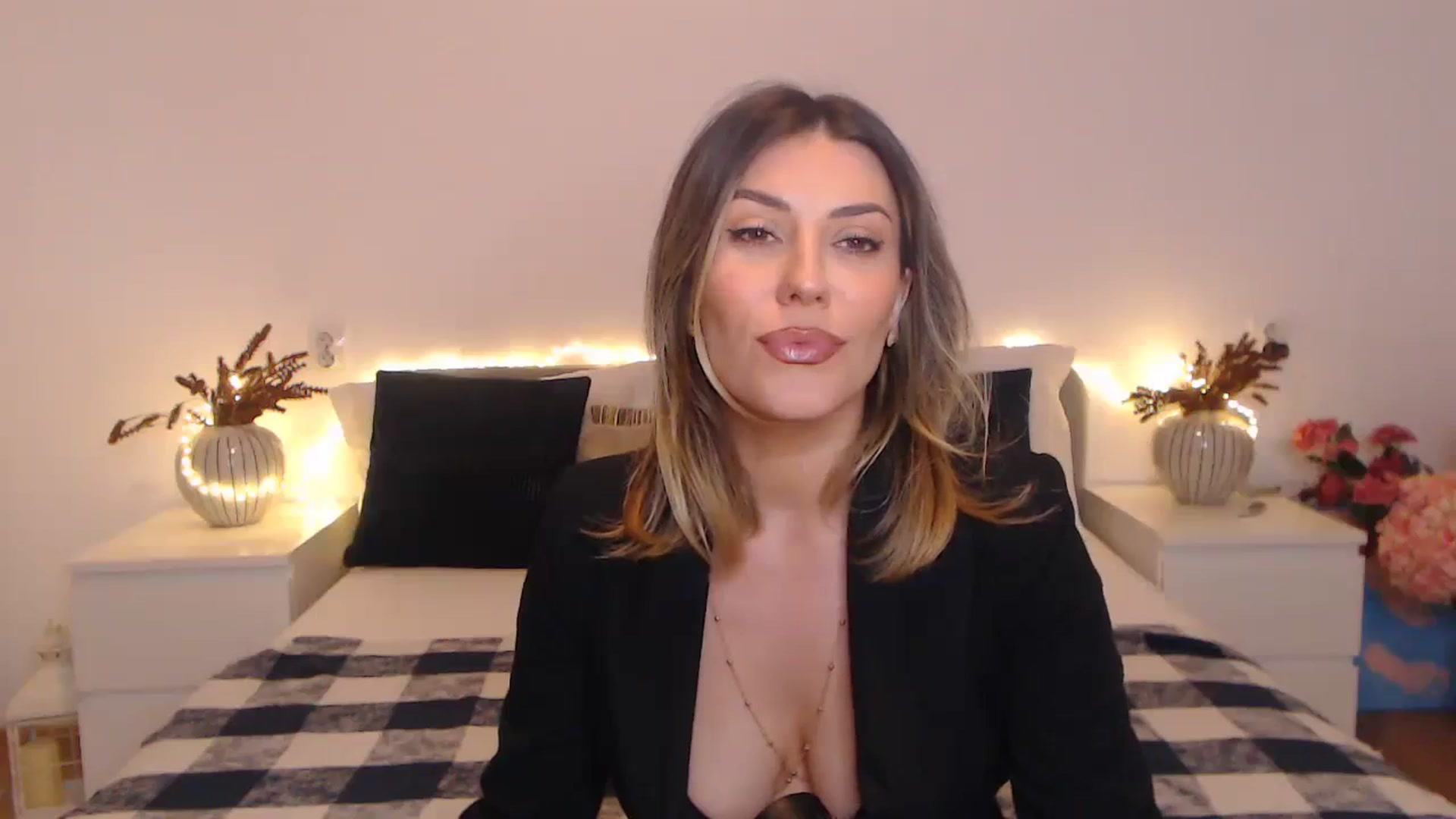 Gallery image thumbnail from BlueStocking's myfreecams stream on, 02/23/2024, 15:33 image 14 of 20