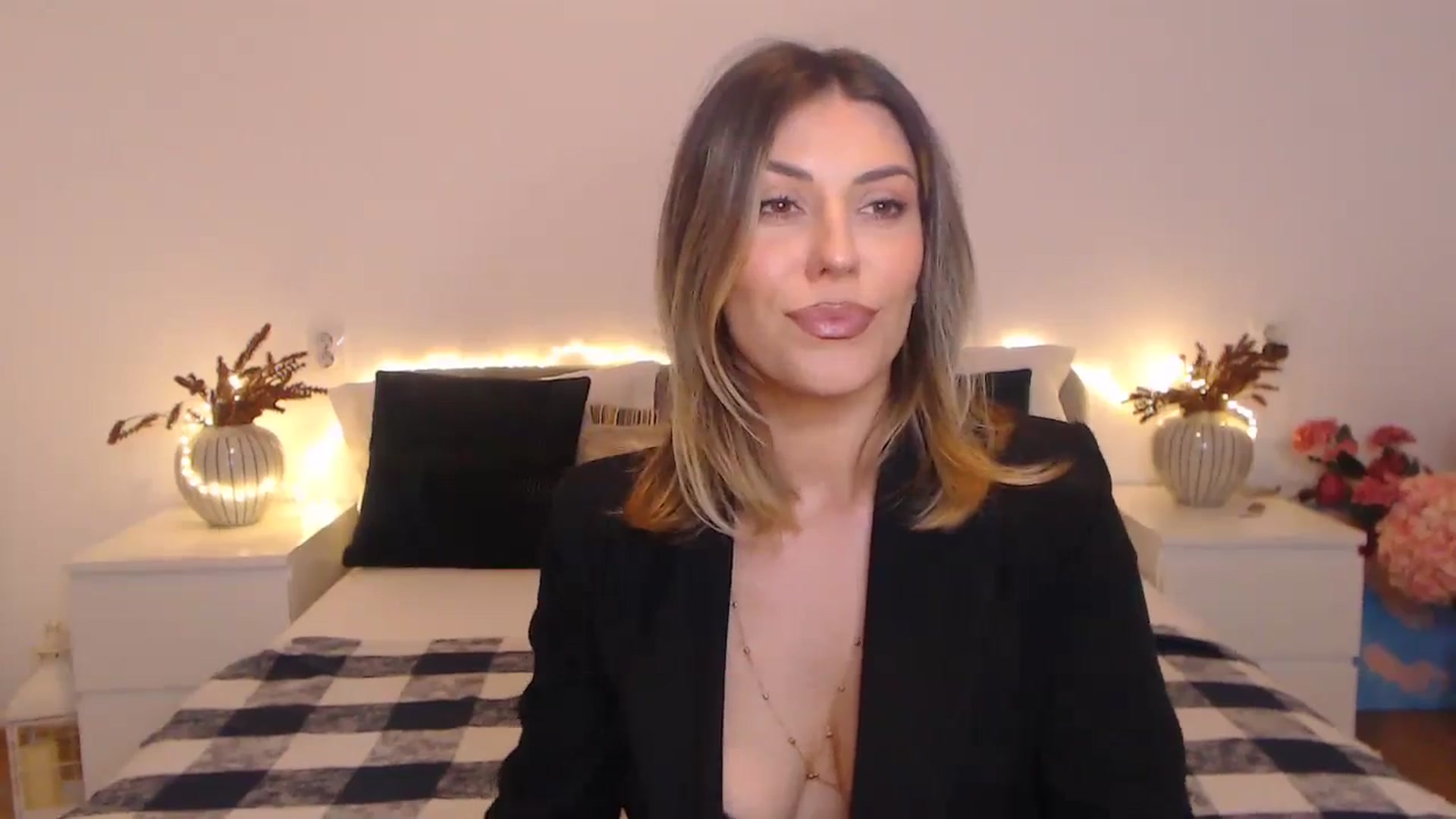 Gallery image thumbnail from BlueStocking's myfreecams stream on, 02/23/2024, 15:53 image 7 of 20