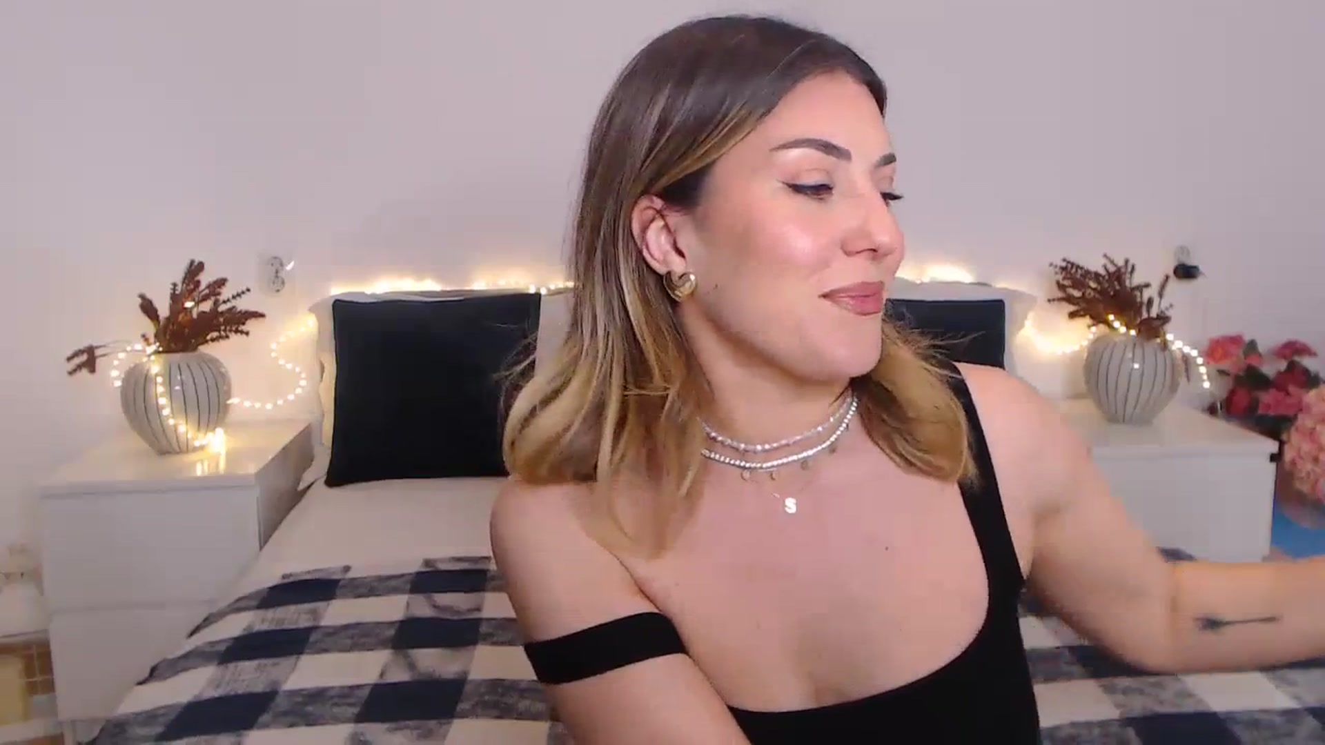 Gallery image thumbnail from BlueStocking's myfreecams stream on, 02/26/2024, 13:45 image 19 of 20