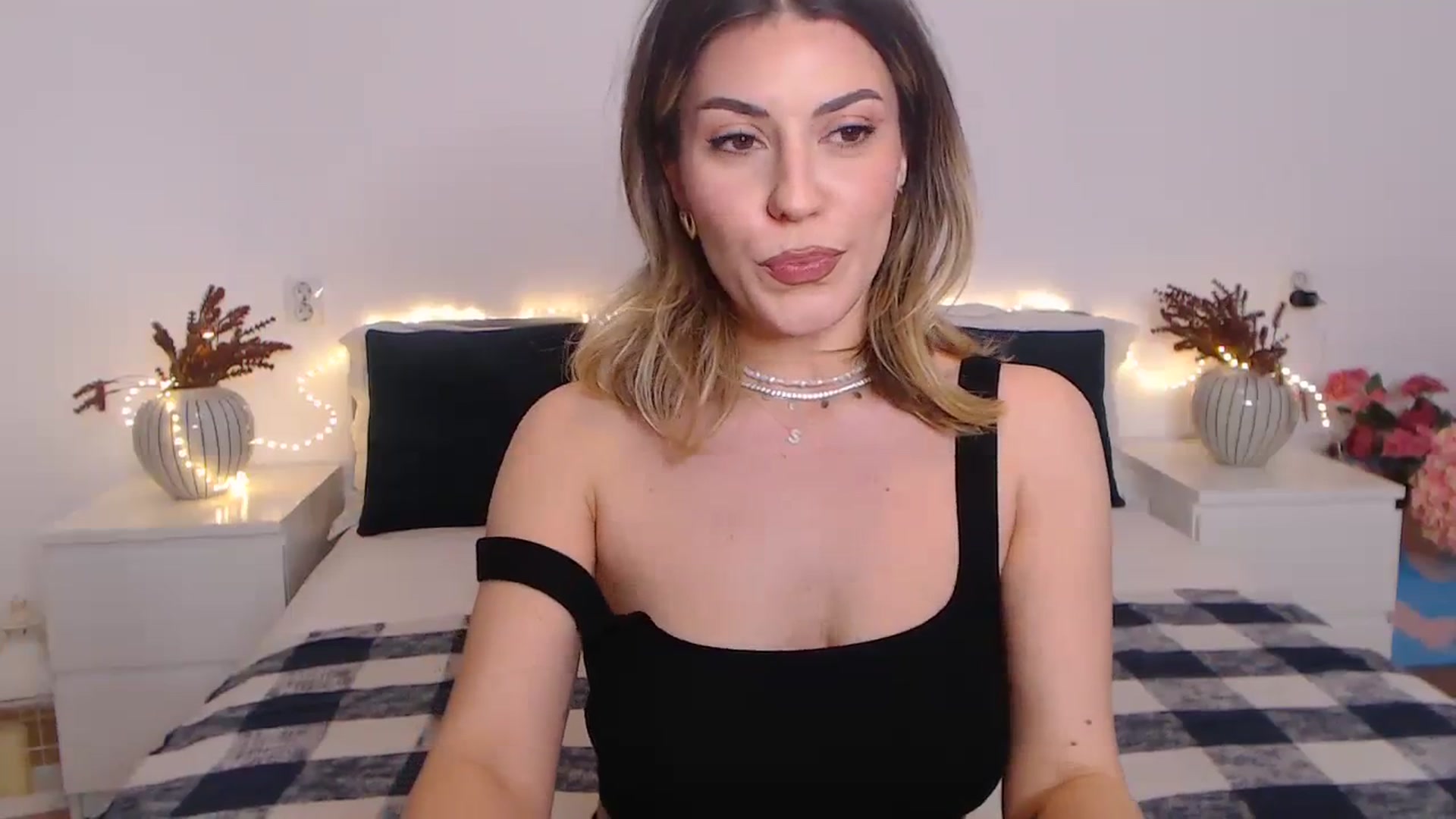 Gallery image thumbnail from BlueStocking's myfreecams stream on, 02/26/2024, 13:45 image 5 of 20