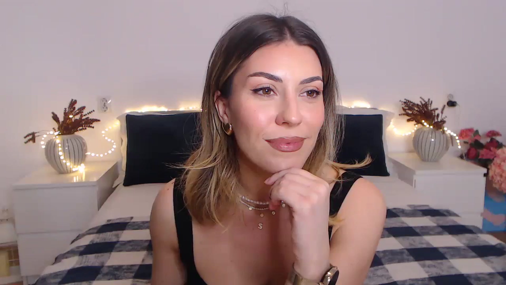 Gallery image thumbnail from BlueStocking's myfreecams stream on, 02/26/2024, 14:35 image 4 of 20