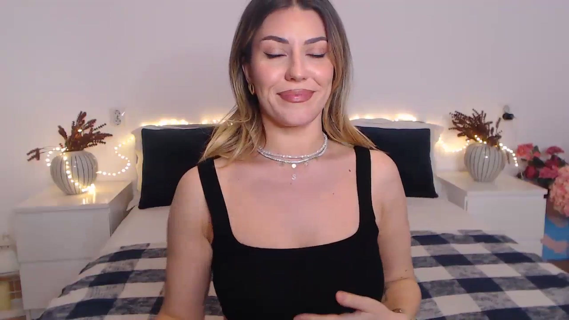 Gallery image thumbnail from BlueStocking's myfreecams stream on, 02/26/2024, 14:35 image 10 of 20