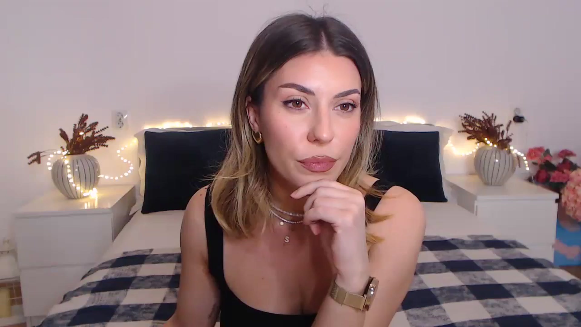 Gallery image thumbnail from BlueStocking's myfreecams stream on, 02/26/2024, 14:35 image 9 of 20