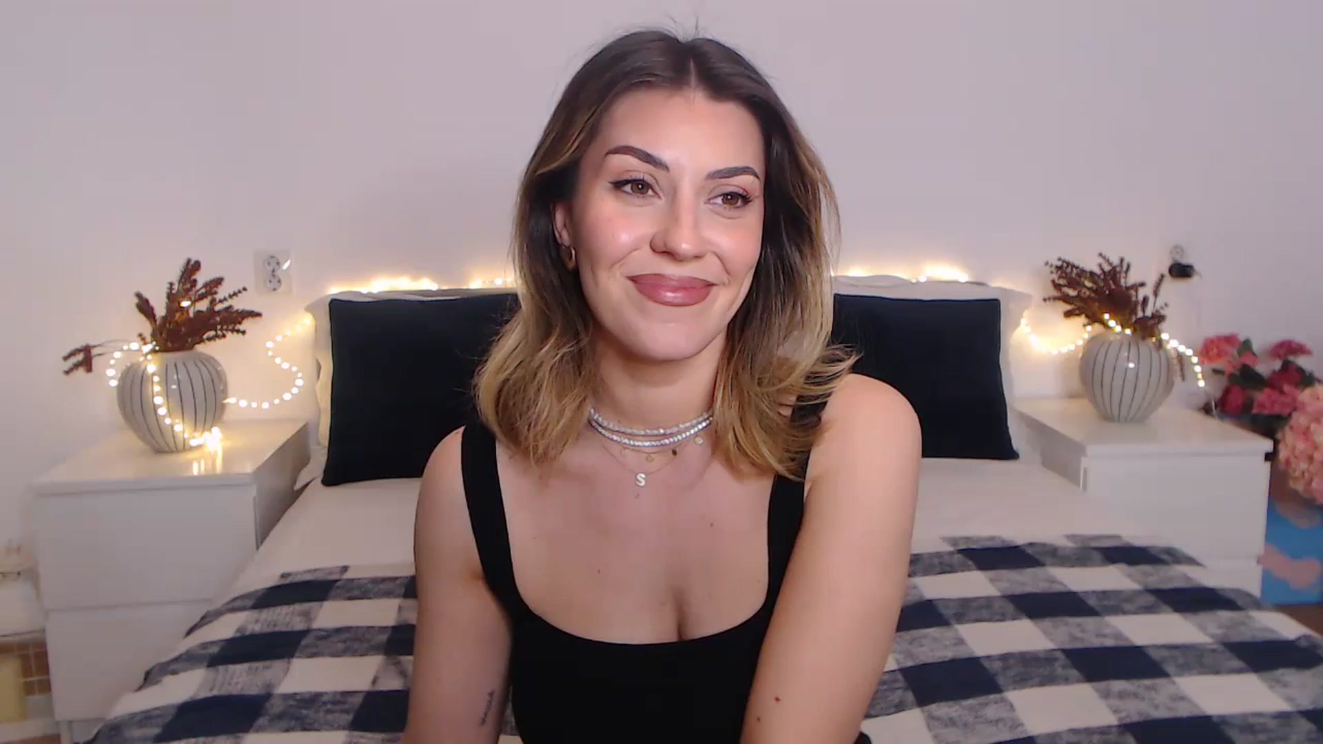 Gallery image thumbnail from BlueStocking's myfreecams stream on, 02/26/2024, 14:35 image 16 of 20