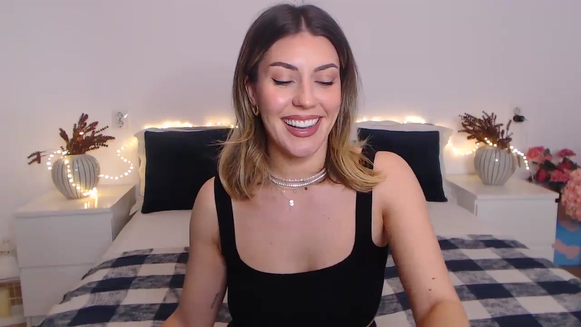 Gallery image thumbnail from BlueStocking's myfreecams stream on, 02/26/2024, 14:35 image 7 of 20