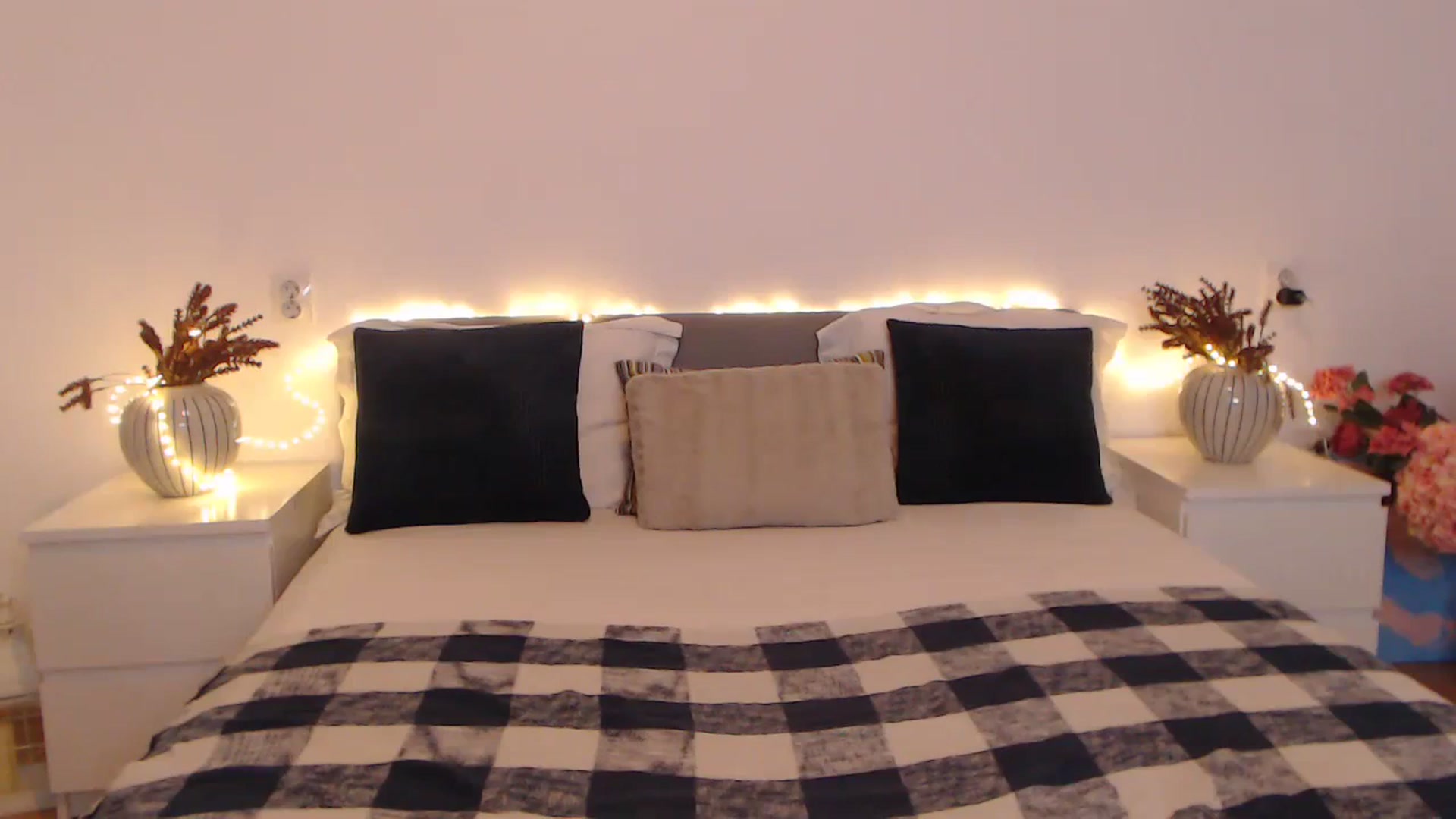 Gallery image thumbnail from BlueStocking's myfreecams stream on, 02/26/2024, 16:53 image 3 of 20