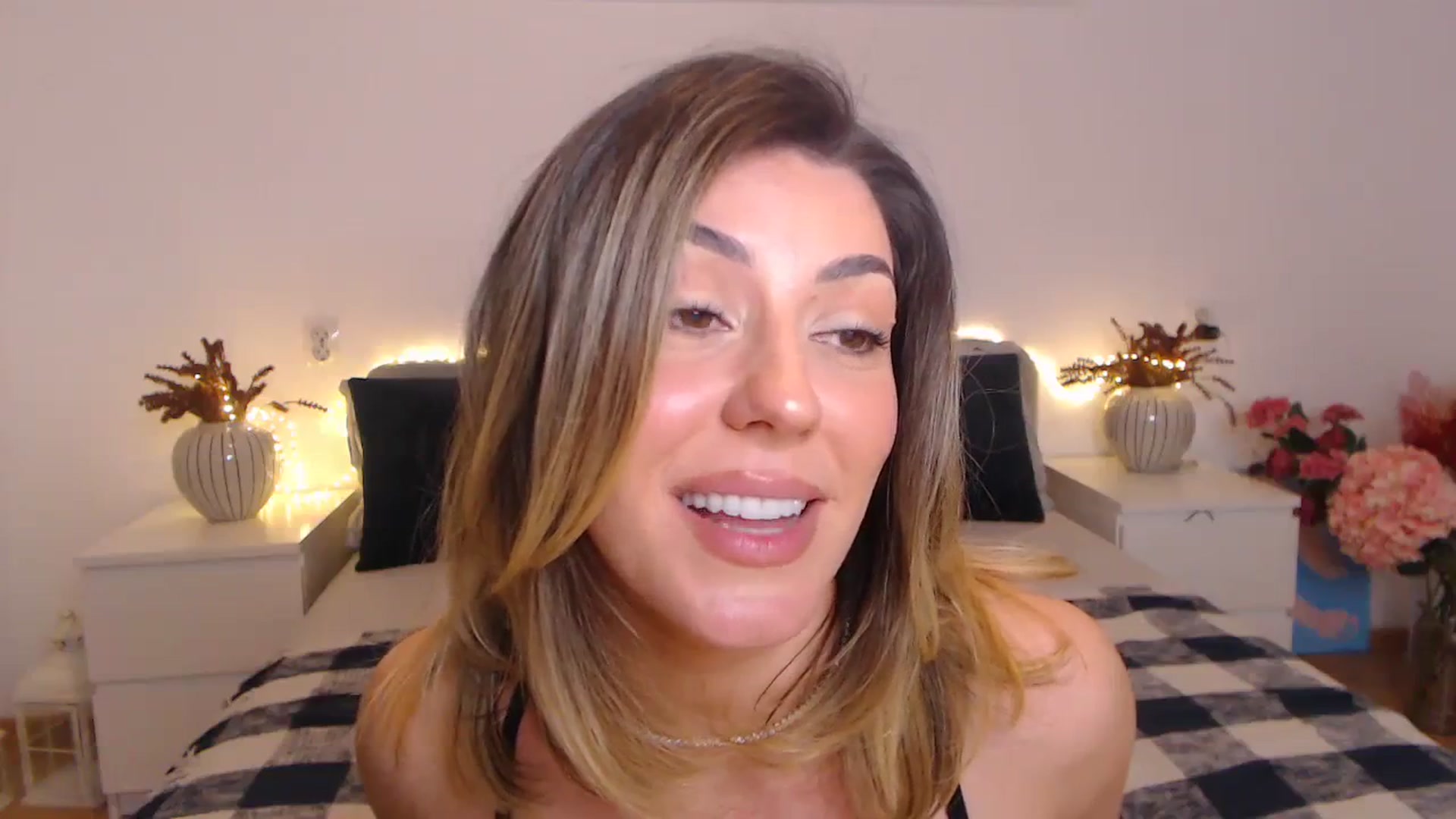 Gallery image thumbnail from BlueStocking's myfreecams stream on, 03/07/2024, 16:49 image 9 of 20