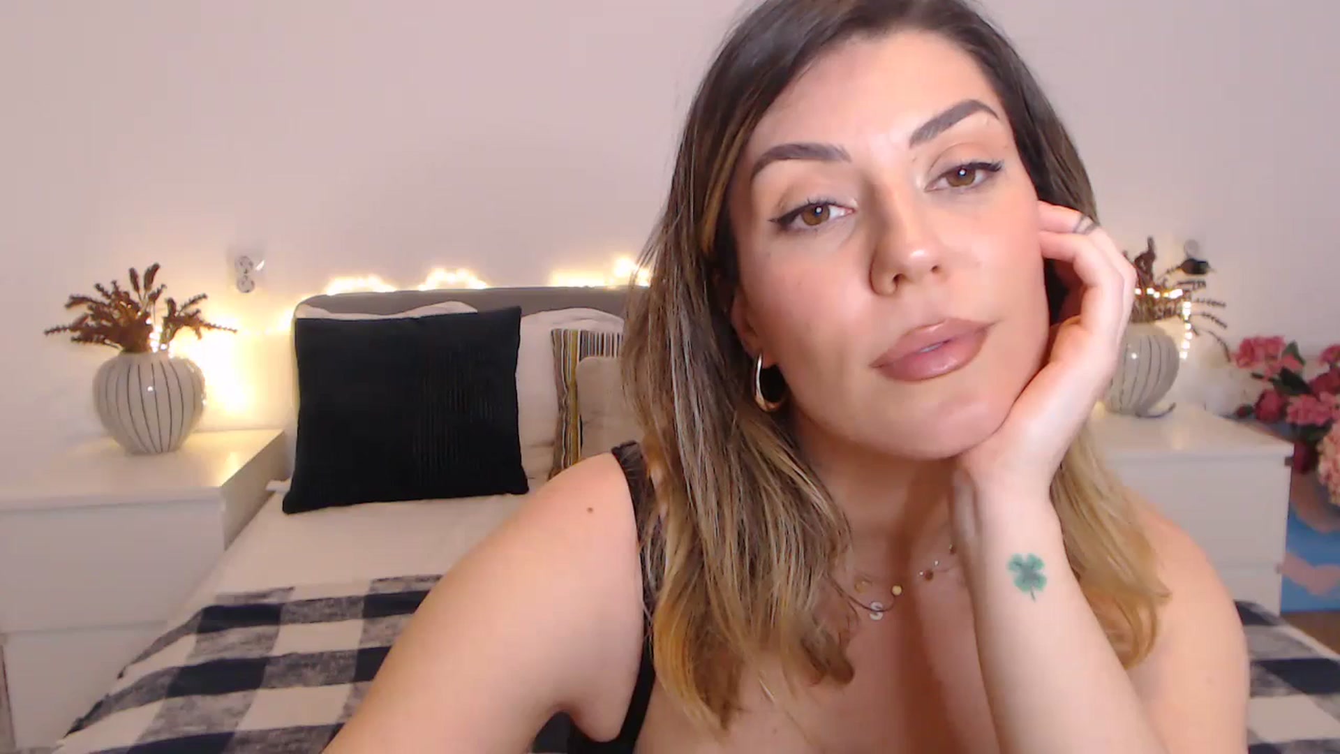 Gallery image thumbnail from BlueStocking's myfreecams stream on, 03/13/2024, 17:25 image 20 of 20
