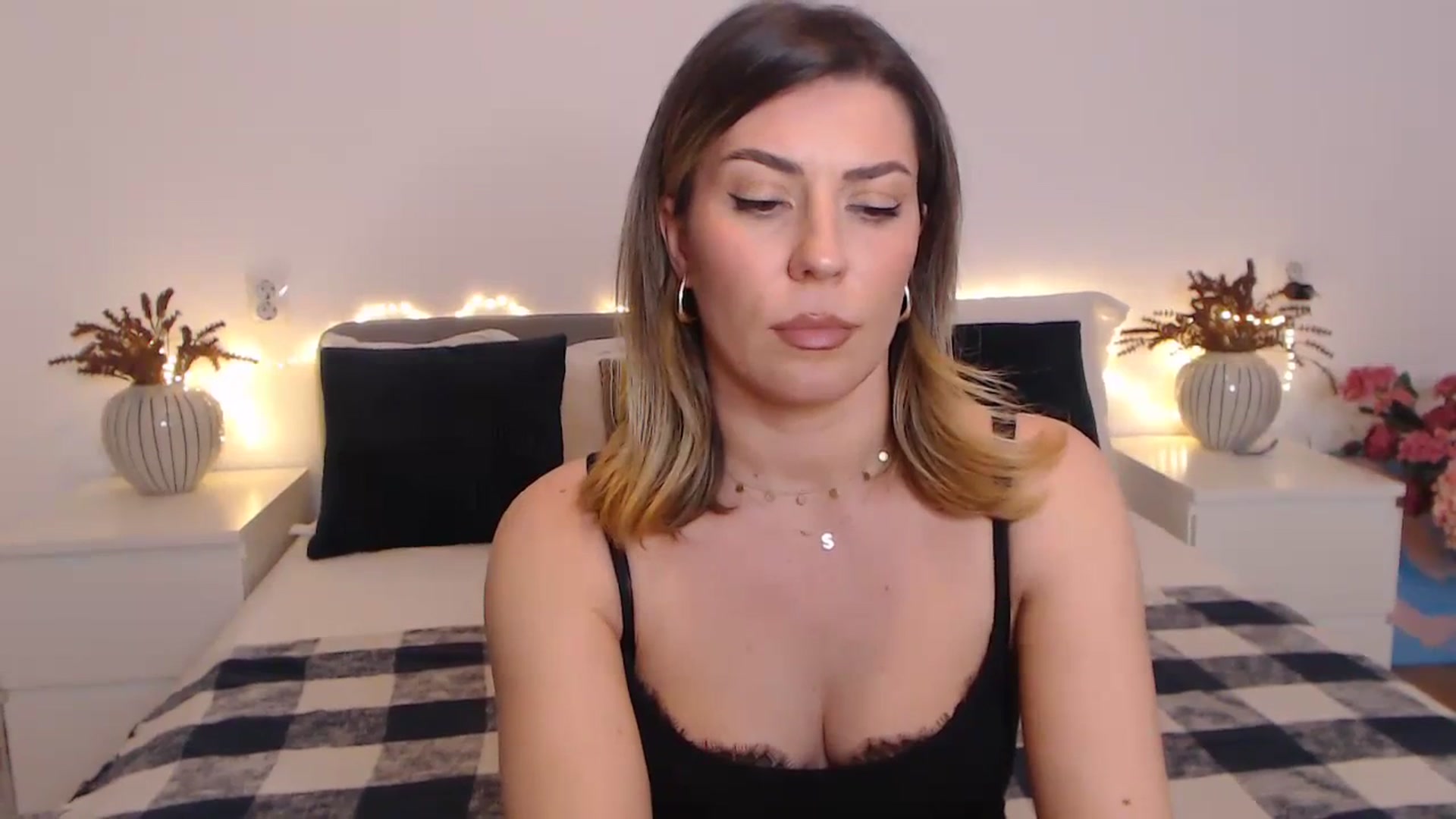 Gallery image thumbnail from BlueStocking's myfreecams stream on, 03/13/2024, 17:25 image 3 of 20