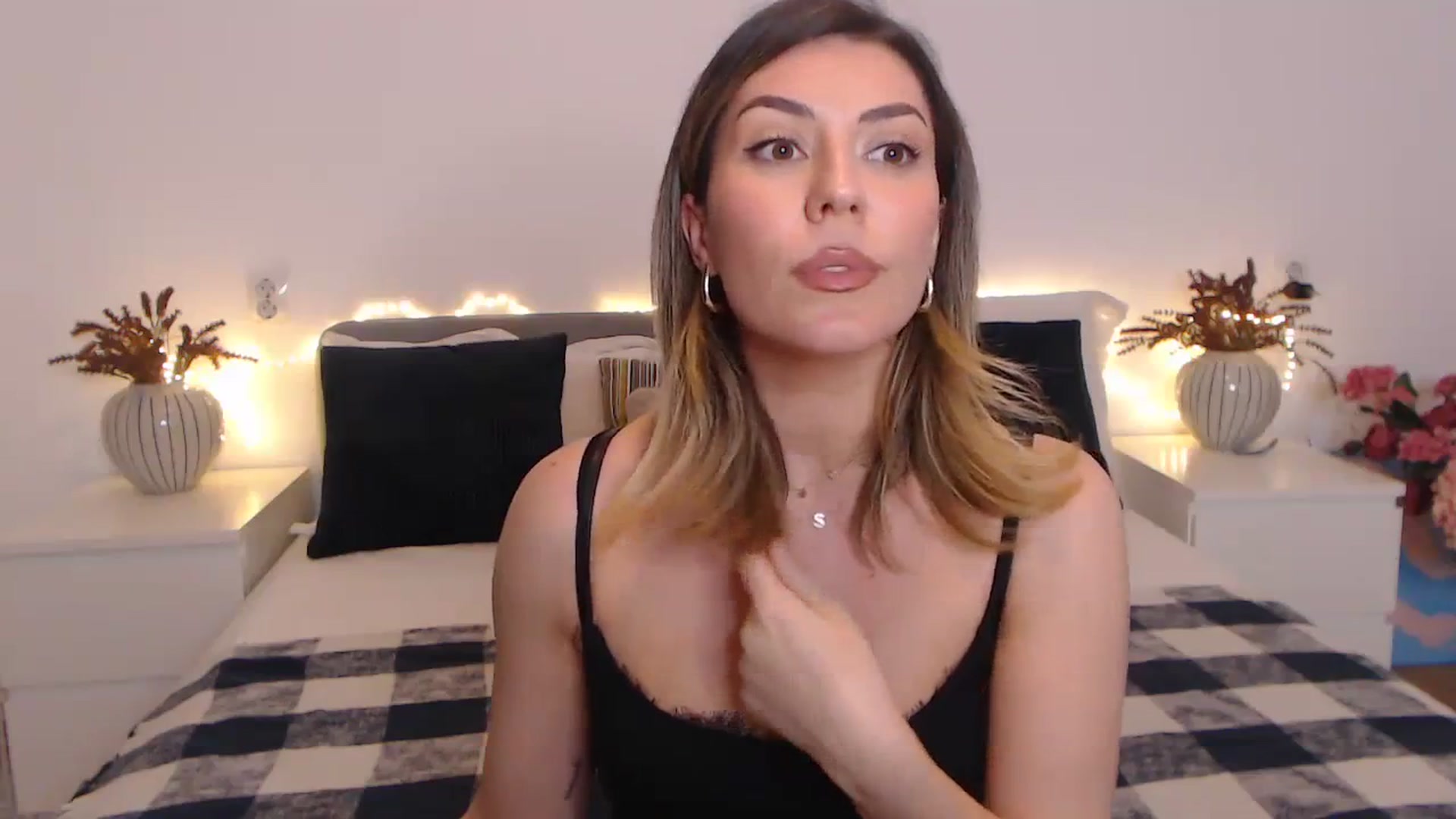 Gallery image thumbnail from BlueStocking's myfreecams stream on, 03/13/2024, 17:25 image 2 of 20