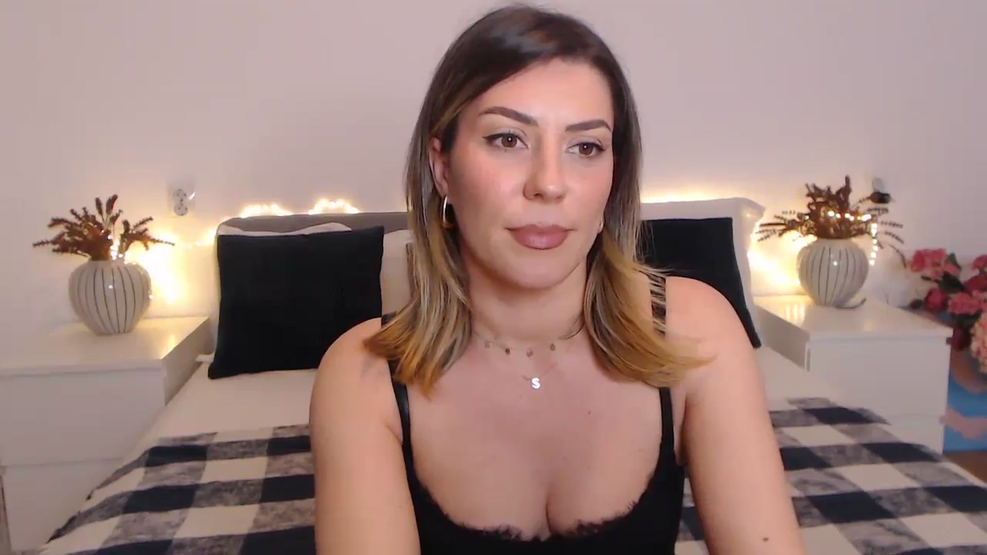 Gallery image thumbnail from BlueStocking's myfreecams stream on, 03/13/2024, 17:25 image 6 of 20