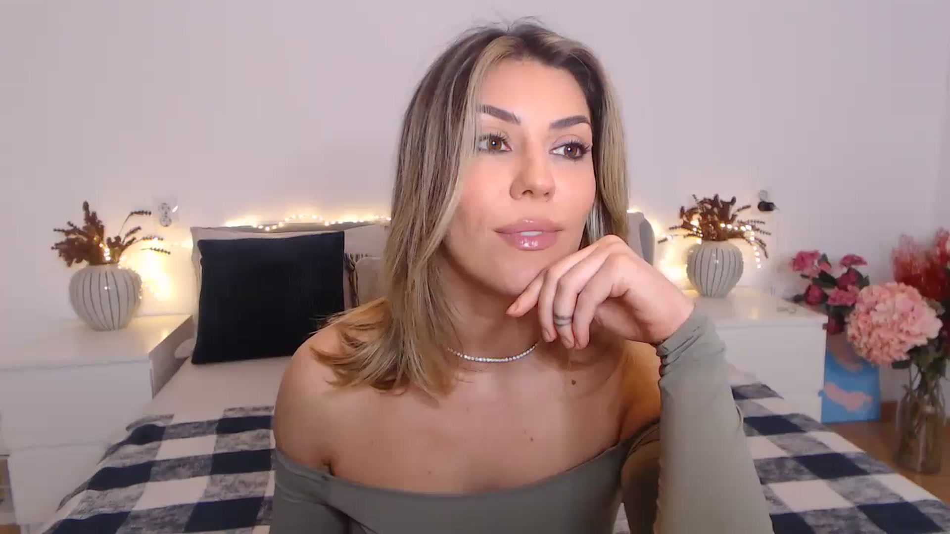 Gallery image thumbnail from BlueStocking's myfreecams stream on, 03/22/2024, 17:08 image 19 of 20