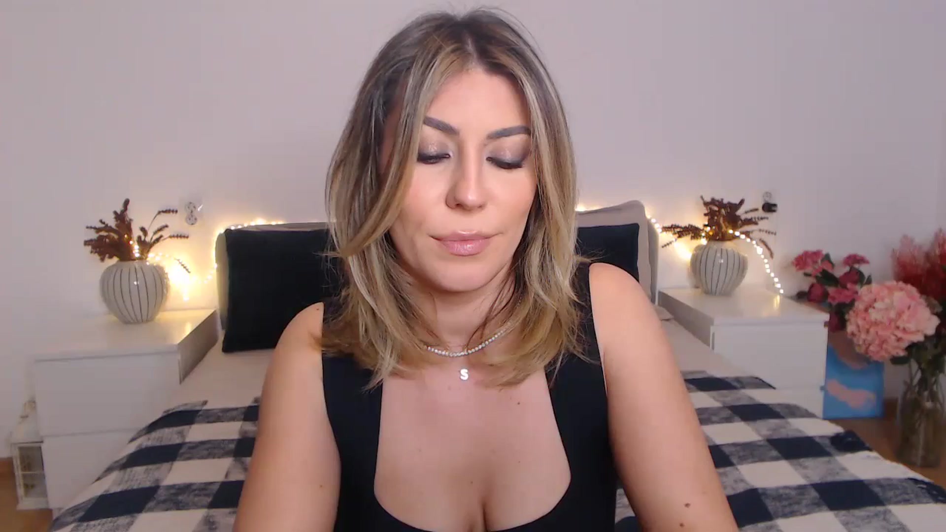 Gallery image thumbnail from BlueStocking's myfreecams stream on, 03/24/2024, 17:08 image 1 of 20