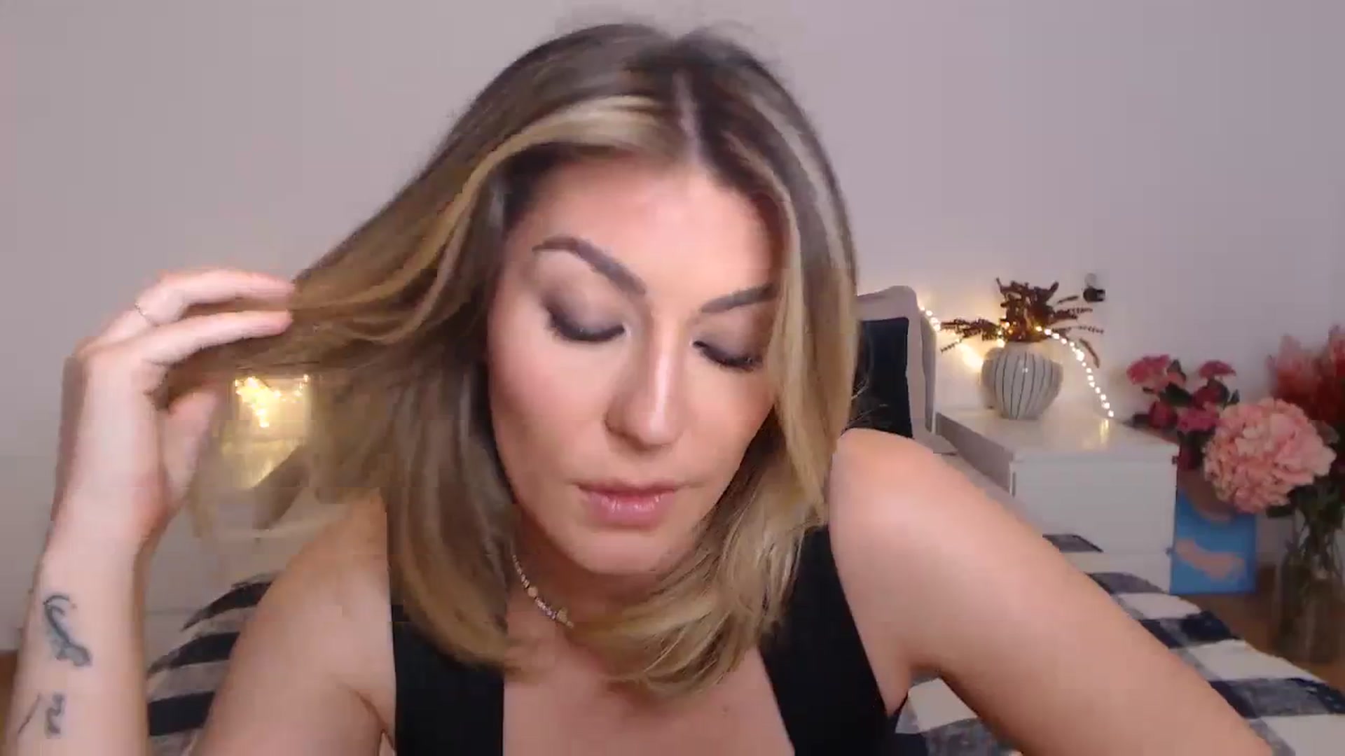 Gallery image thumbnail from BlueStocking's myfreecams stream on, 03/24/2024, 17:08 image 7 of 20