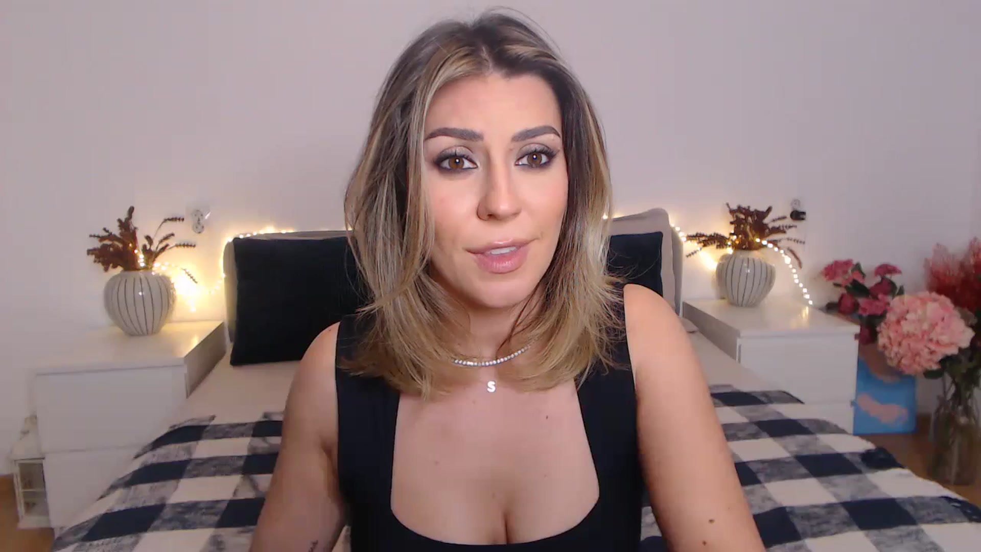 Gallery image thumbnail from BlueStocking's myfreecams stream on, 03/24/2024, 17:08 image 4 of 20