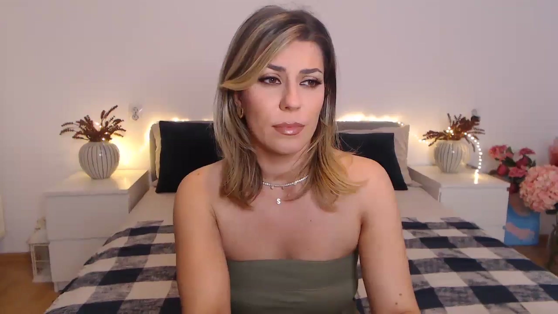 Gallery image thumbnail from BlueStocking's myfreecams stream on, 03/26/2024, 17:02 image 2 of 20