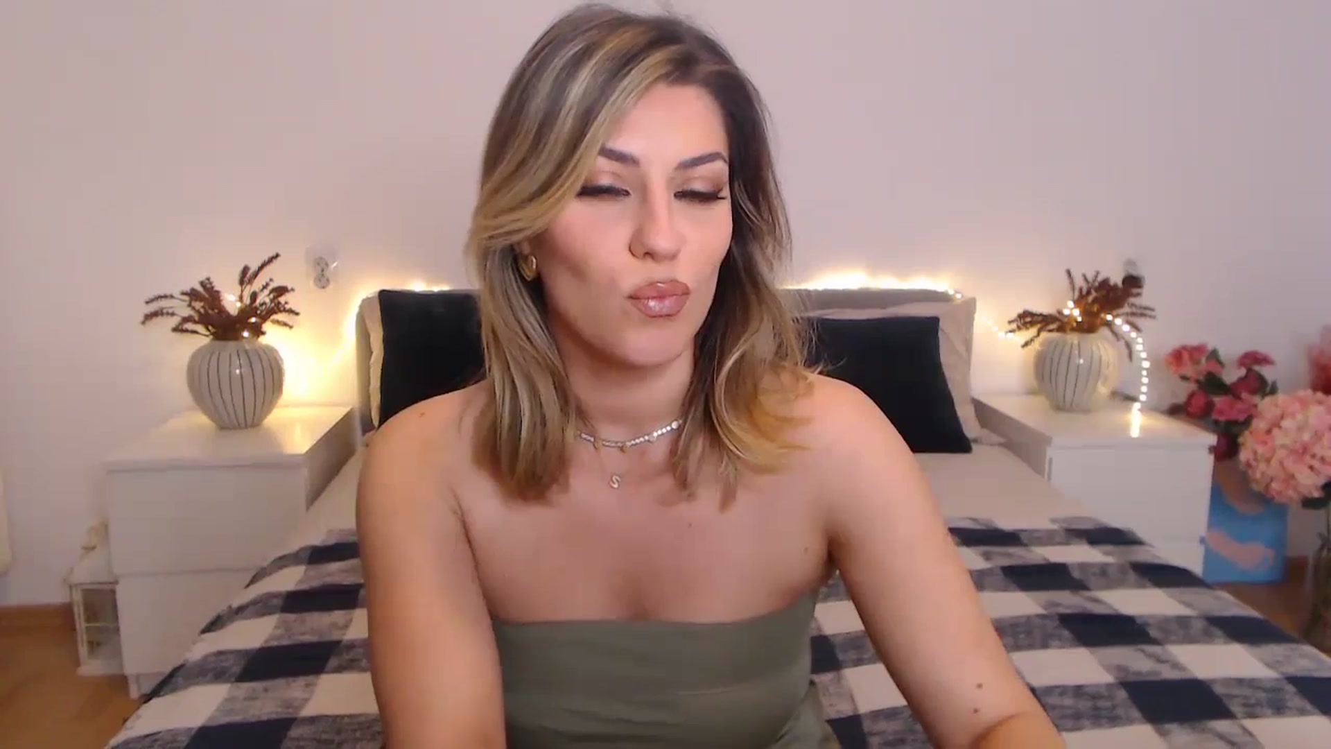 Gallery image thumbnail from BlueStocking's myfreecams stream on, 03/26/2024, 17:02 image 11 of 20