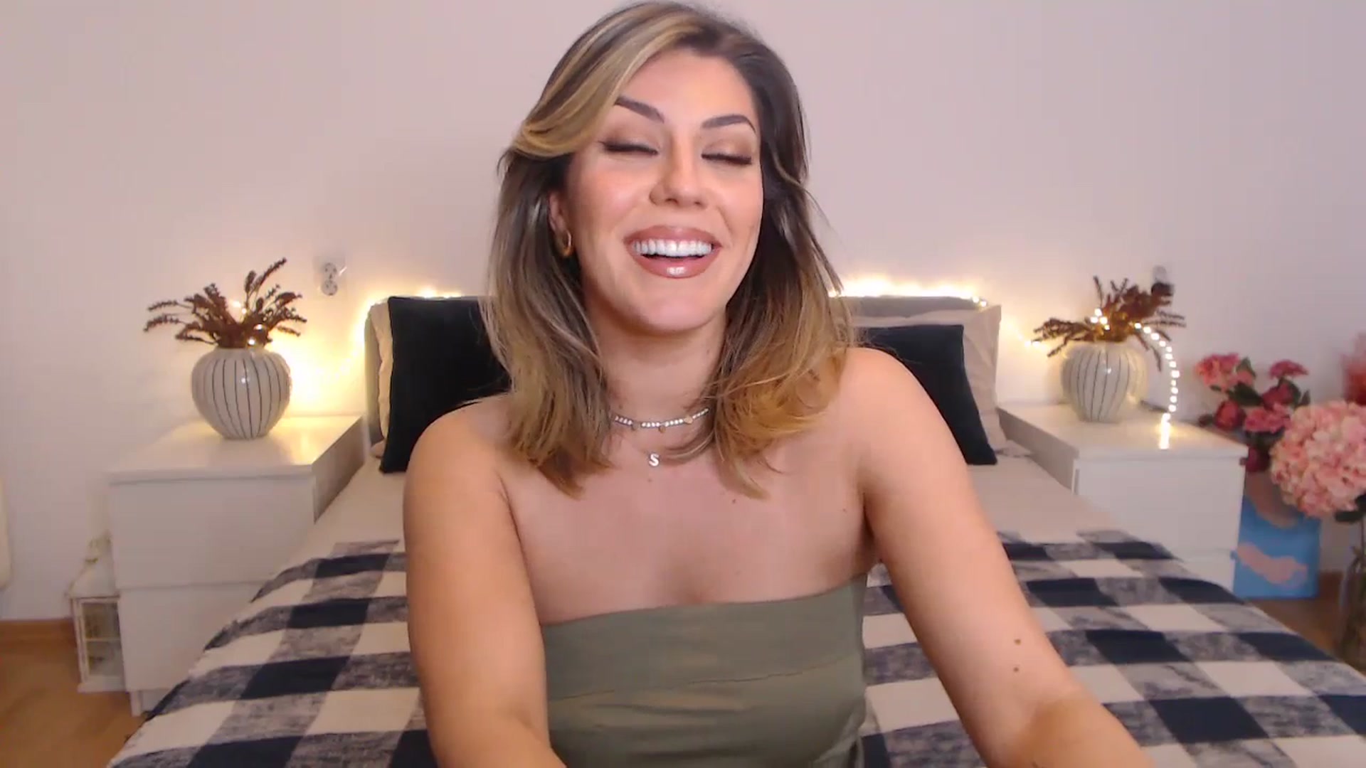 Gallery image thumbnail from BlueStocking's myfreecams stream on, 03/26/2024, 17:02 image 17 of 20