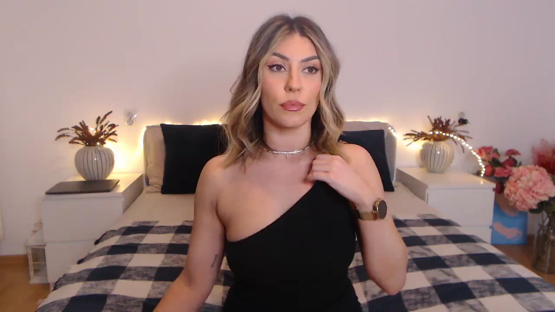 Gallery image thumbnail from BlueStocking's myfreecams stream on, 03/29/2024, 17:06 image 20 of 20