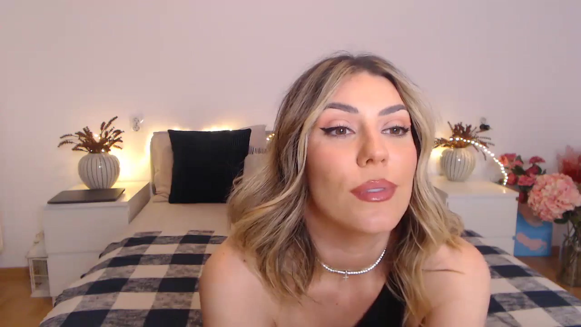 Gallery image thumbnail from BlueStocking's myfreecams stream on, 03/29/2024, 17:06 image 8 of 20