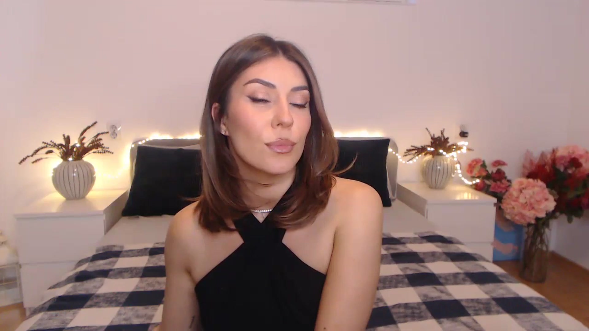 Gallery image thumbnail from BlueStocking's myfreecams stream on, 04/09/2024, 13:45 image 6 of 20