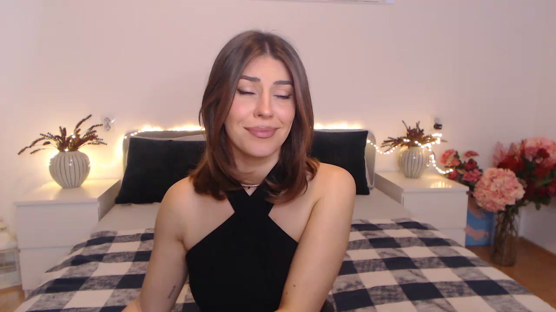 Gallery image thumbnail from BlueStocking's myfreecams stream on, 04/09/2024, 13:45 image 20 of 20